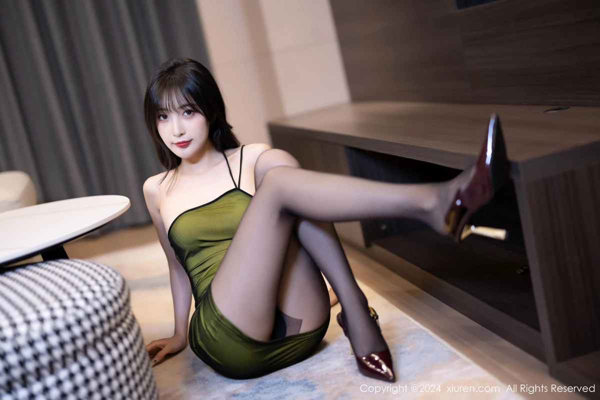 秀人集.com_[XiuRen秀人网]No.8619_模特林星阑性感浅绿色露肩连衣短裙配超薄无内黑丝极致魅惑写真90P