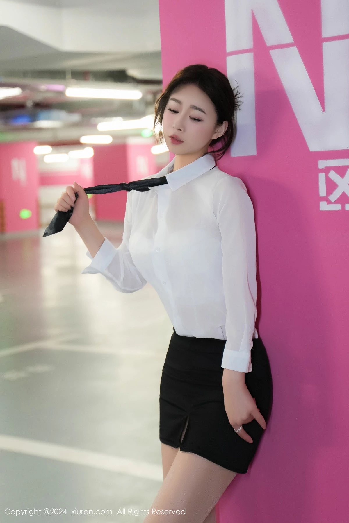 秀人集.com_[XiuRen秀人网]No.8613_模特软糖爱喝奶车内场景性感白色内衣配超薄肉丝完美诱惑写真68P