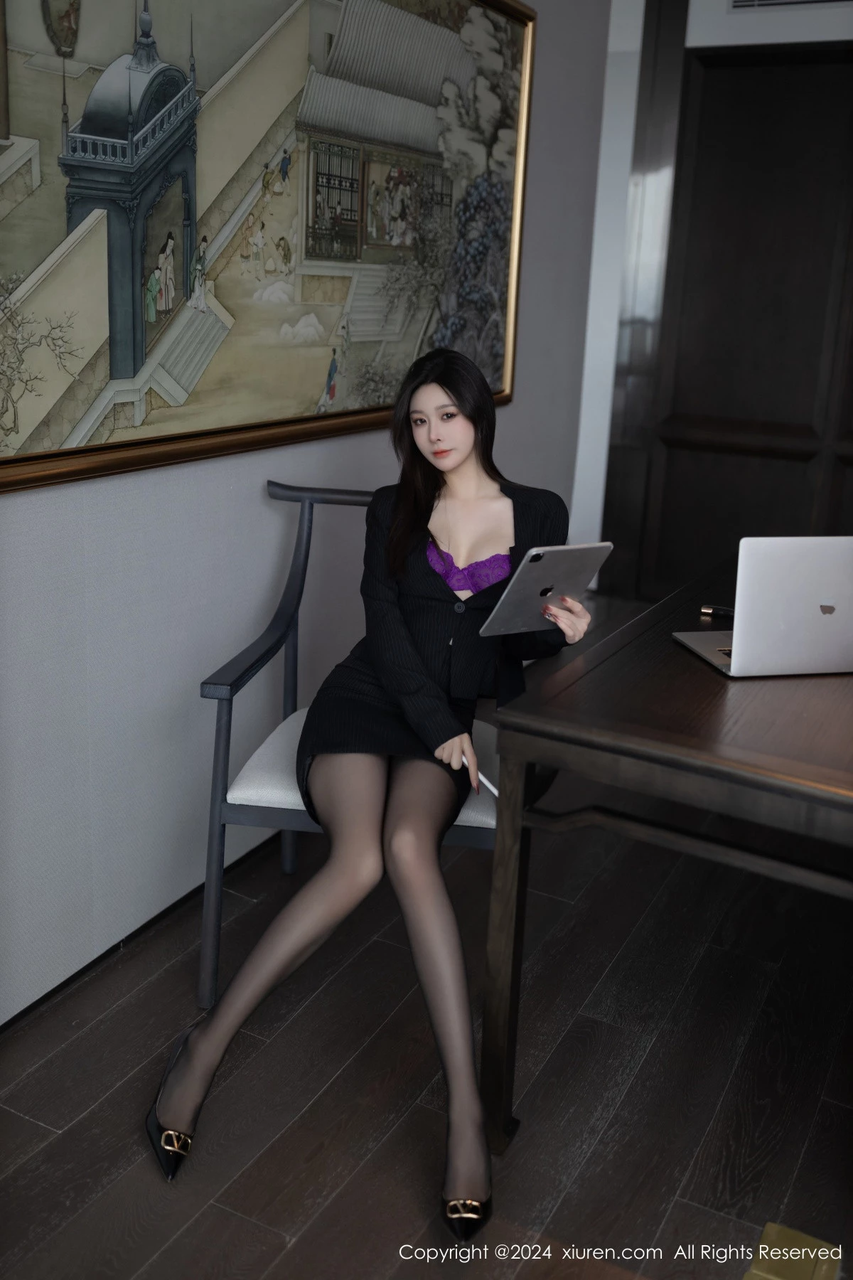 秀人集.com_[XiuRen秀人网]No.8626_模特小逗逗黑色秘书OL服饰露紫色内衣配超薄黑丝极致魅惑写真81P