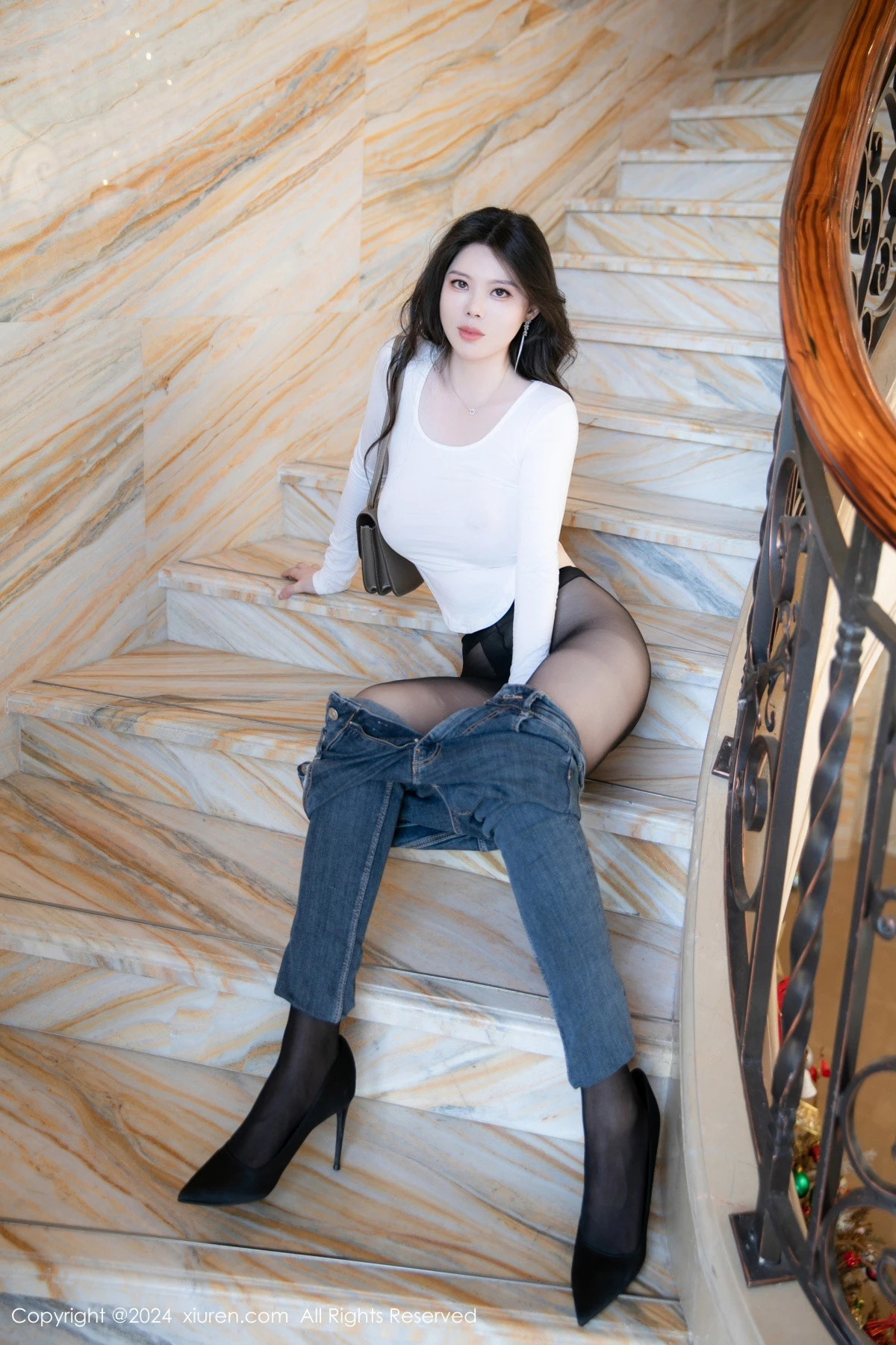 秀人集.com_[XiuRen秀人网]No.8618_模特白茹雪性感白T恤配牛仔长裤露超薄黑丝秀丰腴身材诱惑写真82P