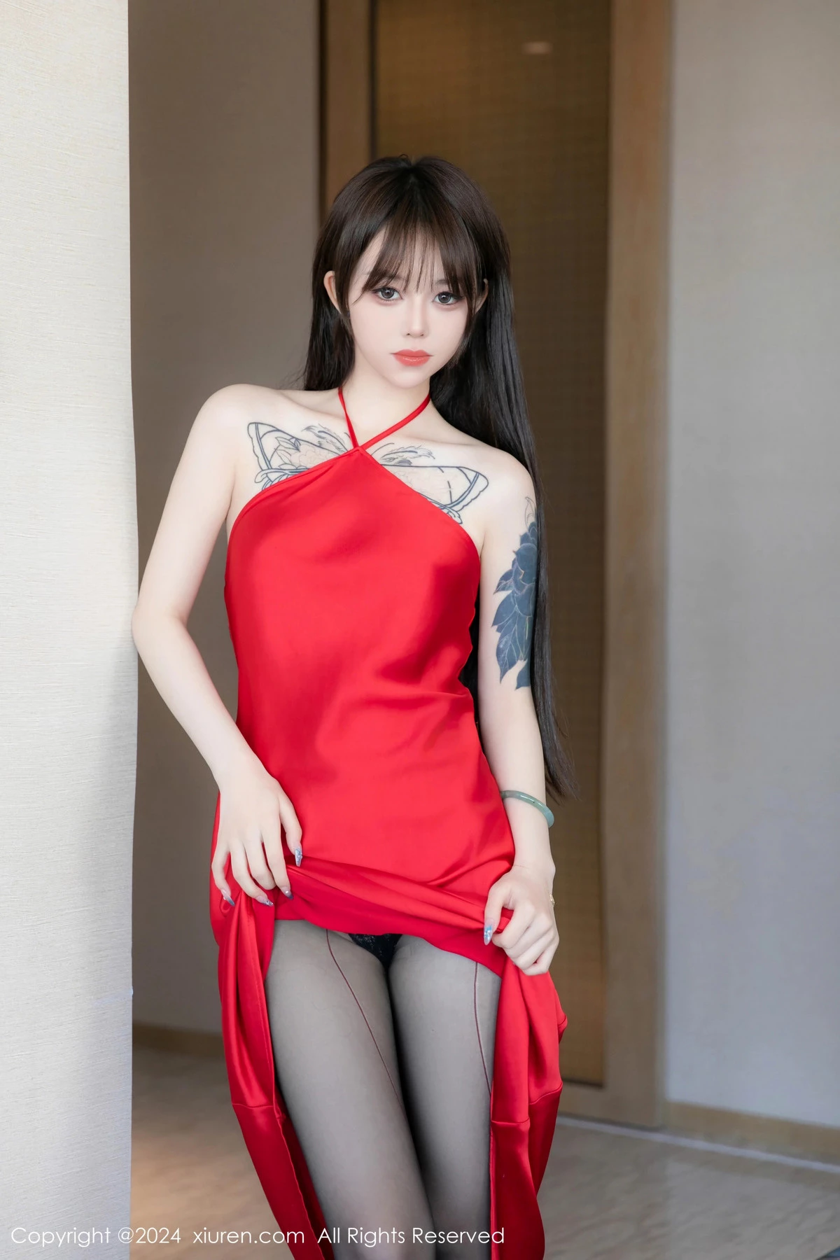 秀人集.com_[XiuRen秀人网]No.8630_模特奶瓶性感红色长裙露黑色内衣配超薄黑丝秀曼妙身姿诱惑写真90P