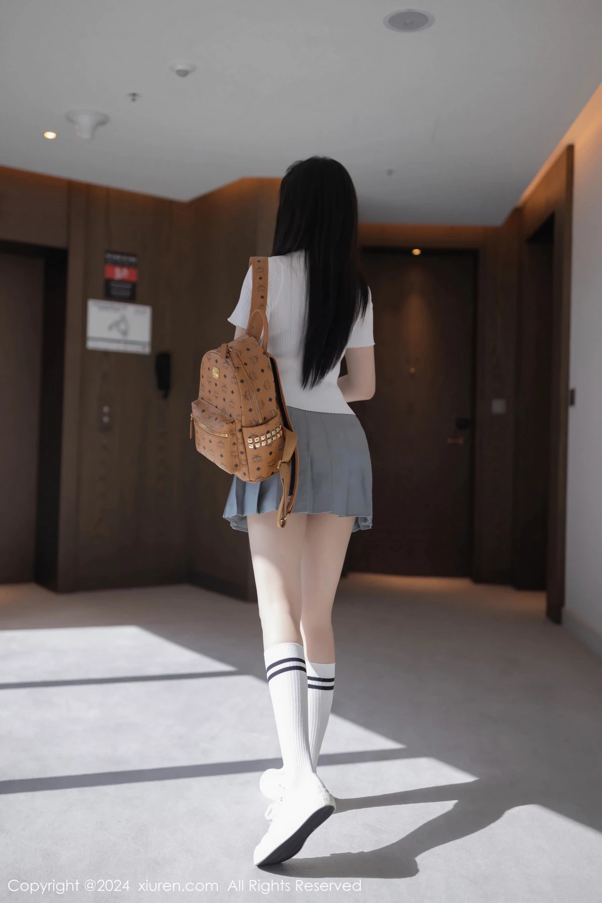 秀人集.com_[XiuRen秀人网]No.8649_模特安然anran性感白色上衣配灰色短裙露蕾丝内衣撩人诱惑写真80P