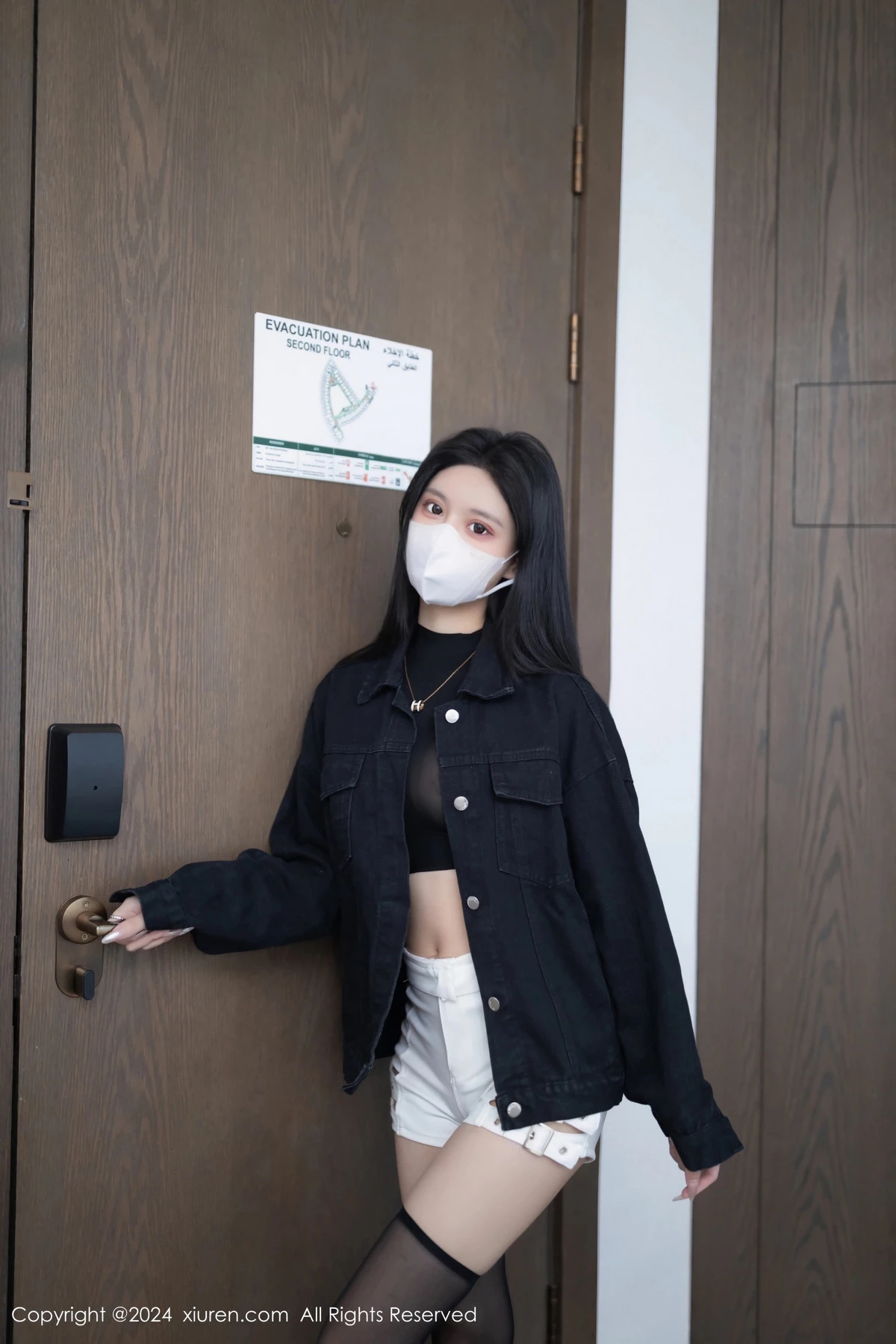 秀人集.com_[XiuRen秀人网]No.8636_模特幼幼黑色外衣露性感黑色轻透内衣配黑丝袜秀美腿诱惑写真80P