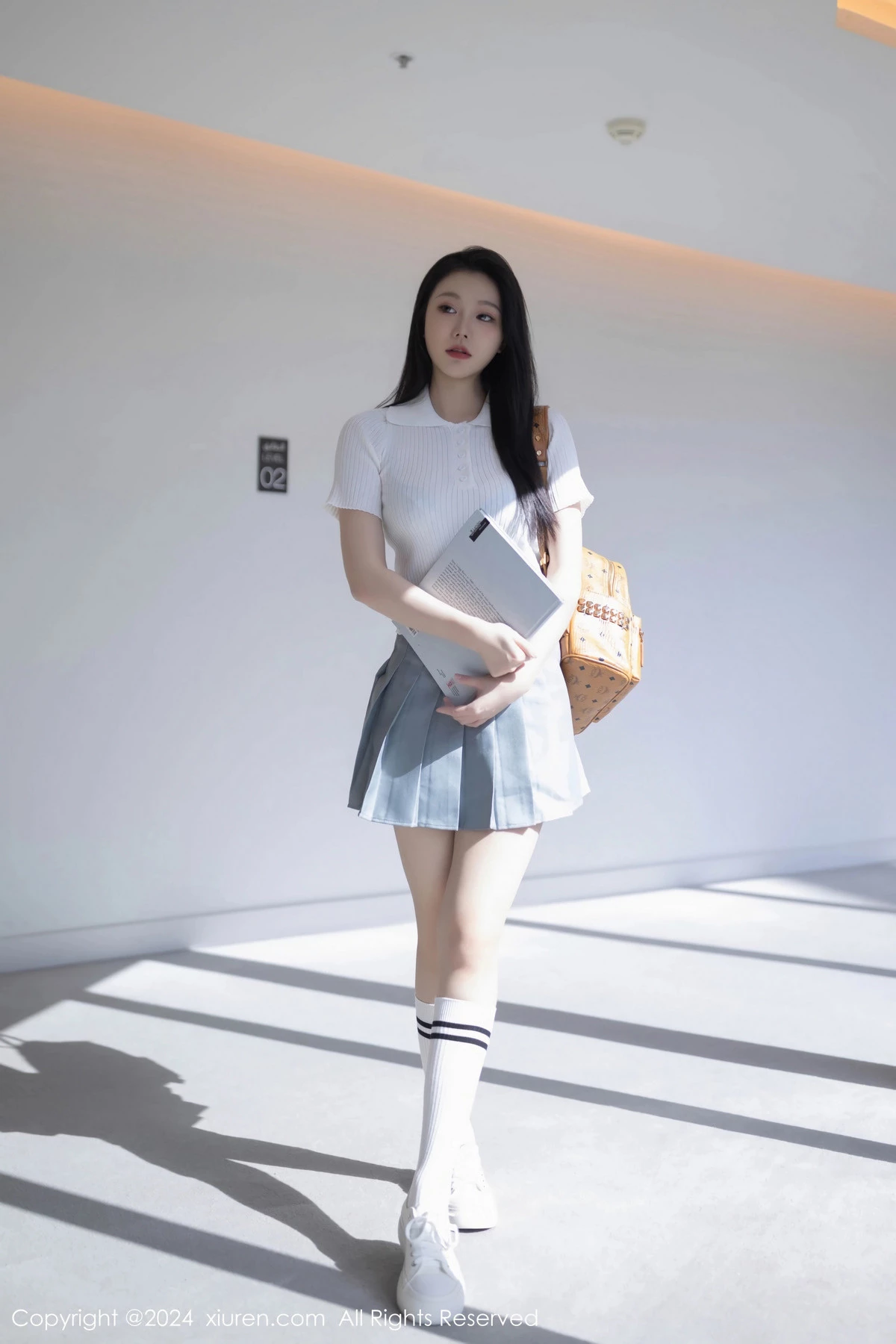 秀人集.com_[XiuRen秀人网]No.8649_模特安然anran性感白色上衣配灰色短裙露蕾丝内衣撩人诱惑写真80P