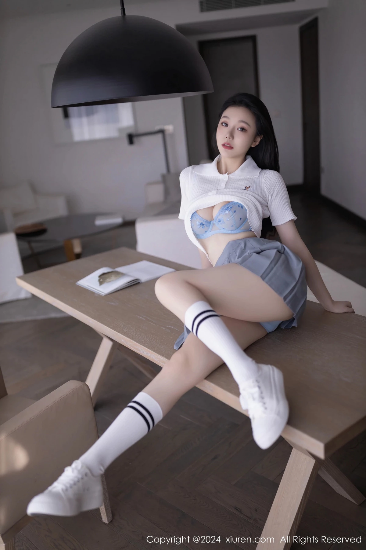 秀人集.com_[XiuRen秀人网]No.8649_模特安然anran性感白色上衣配灰色短裙露蕾丝内衣撩人诱惑写真80P