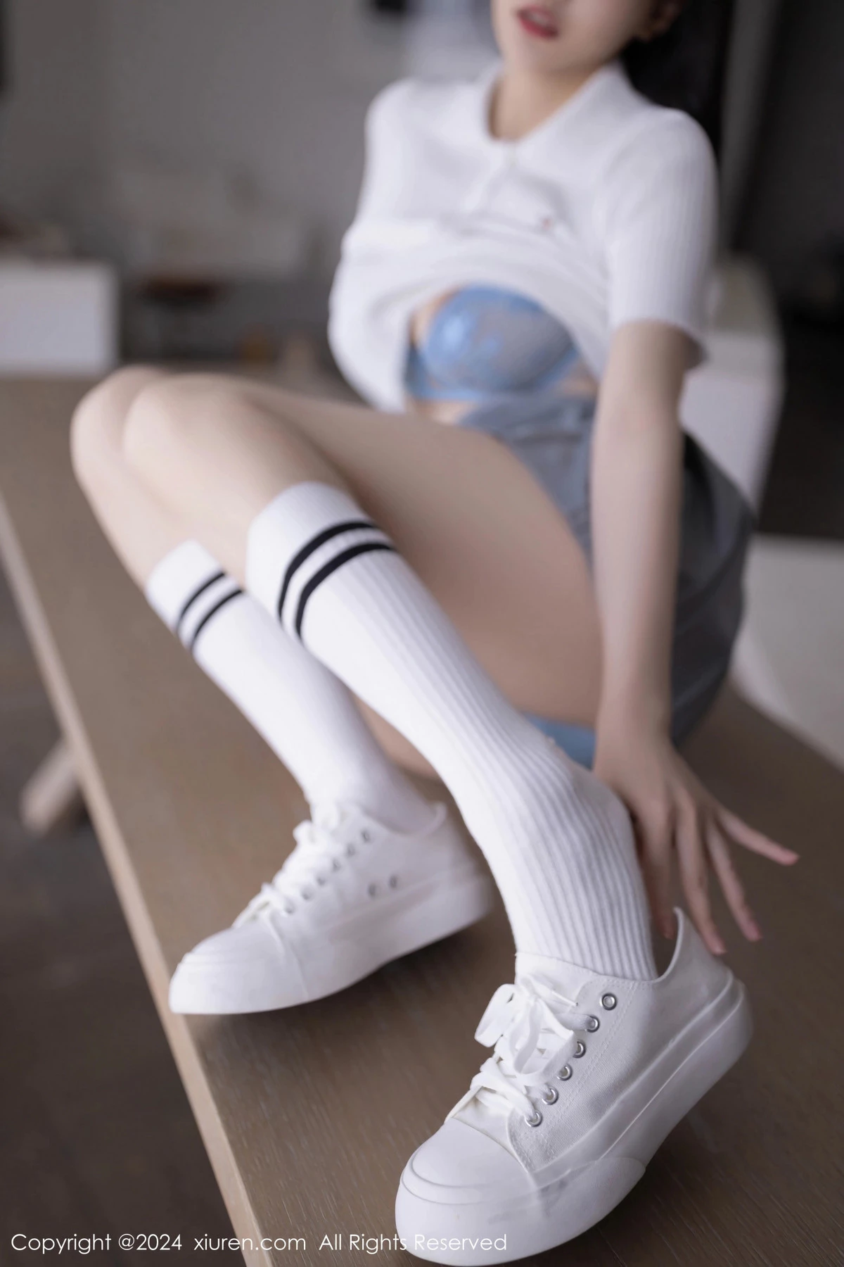 秀人集.com_[XiuRen秀人网]No.8649_模特安然anran性感白色上衣配灰色短裙露蕾丝内衣撩人诱惑写真80P