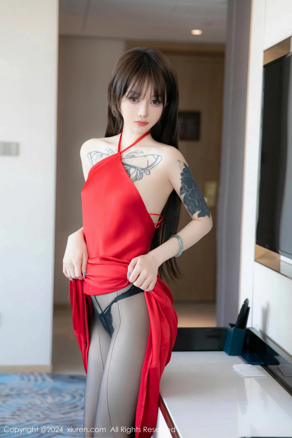 秀人集.com_[XiuRen秀人网]No.8630_模特奶瓶性感红色长裙露黑色内衣配超薄黑丝秀曼妙身姿诱惑写真90P