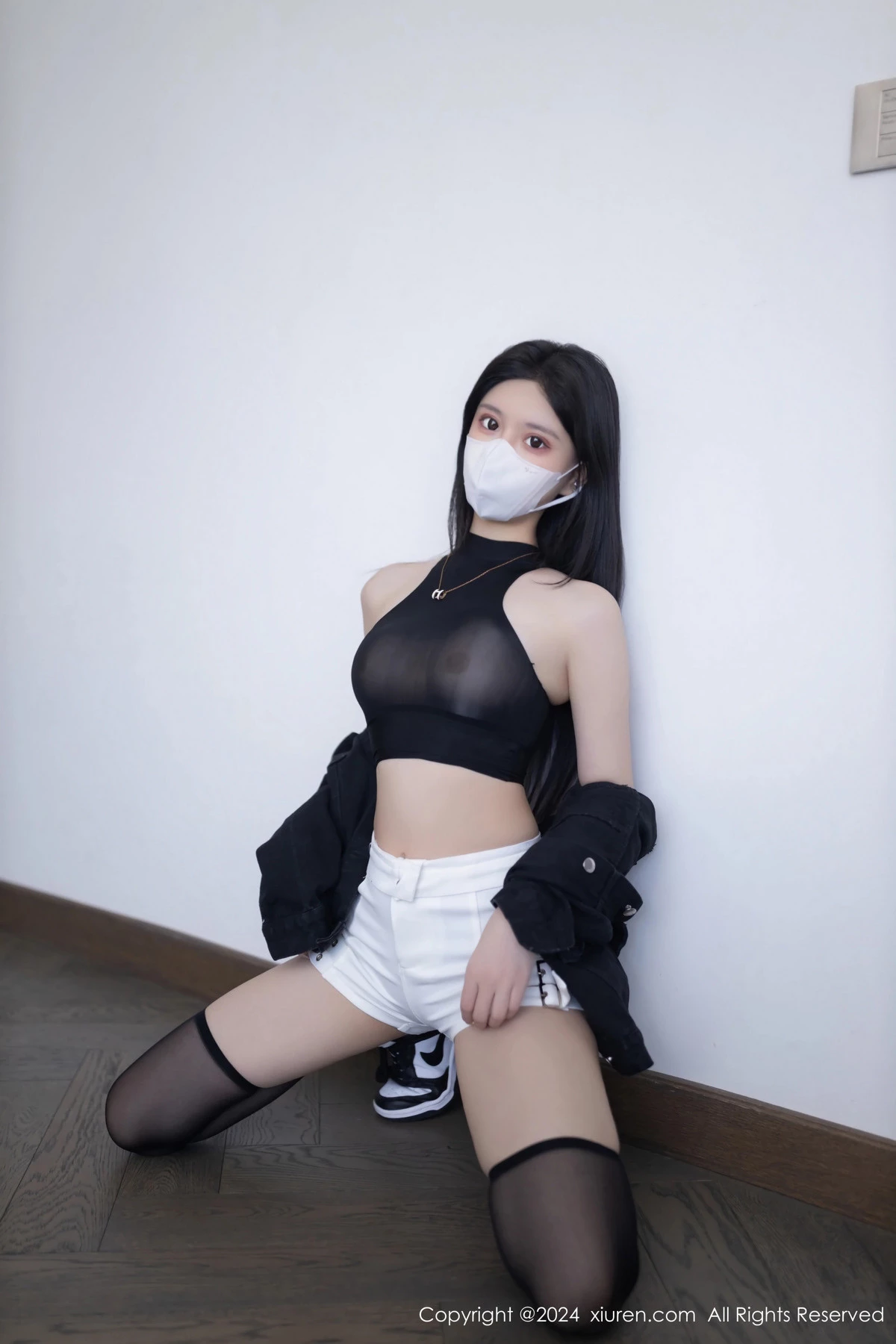 秀人集.com_[XiuRen秀人网]No.8636_模特幼幼黑色外衣露性感黑色轻透内衣配黑丝袜秀美腿诱惑写真80P