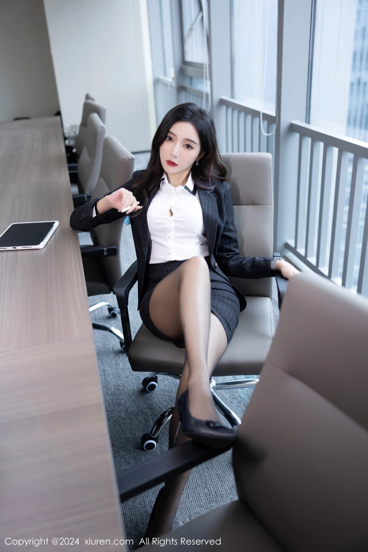 秀人集.com_[XiuRen秀人网]No.8656_女神王馨瑶yanni性感深色OL制服露粉色内衣配超薄黑丝诱惑写真85P