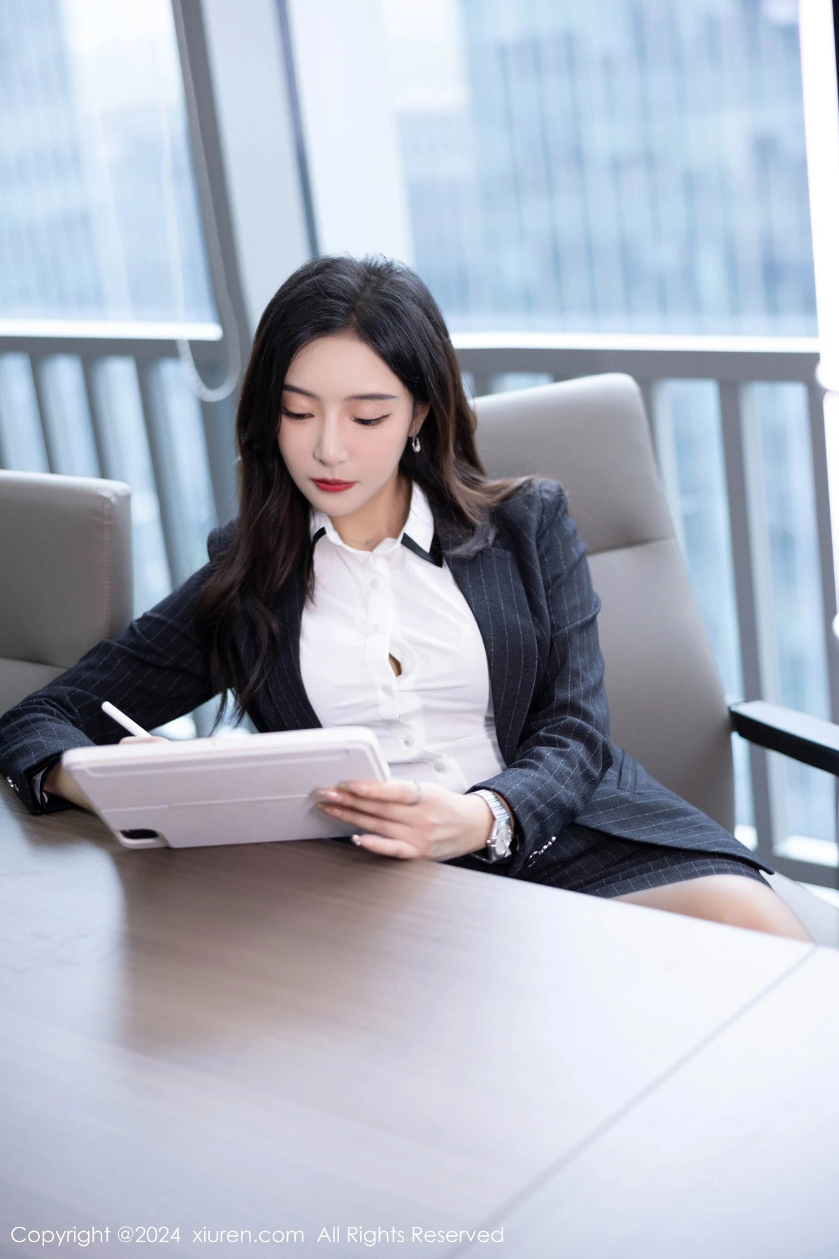 秀人集.com_[XiuRen秀人网]No.8656_女神王馨瑶yanni性感深色OL制服露粉色内衣配超薄黑丝诱惑写真85P