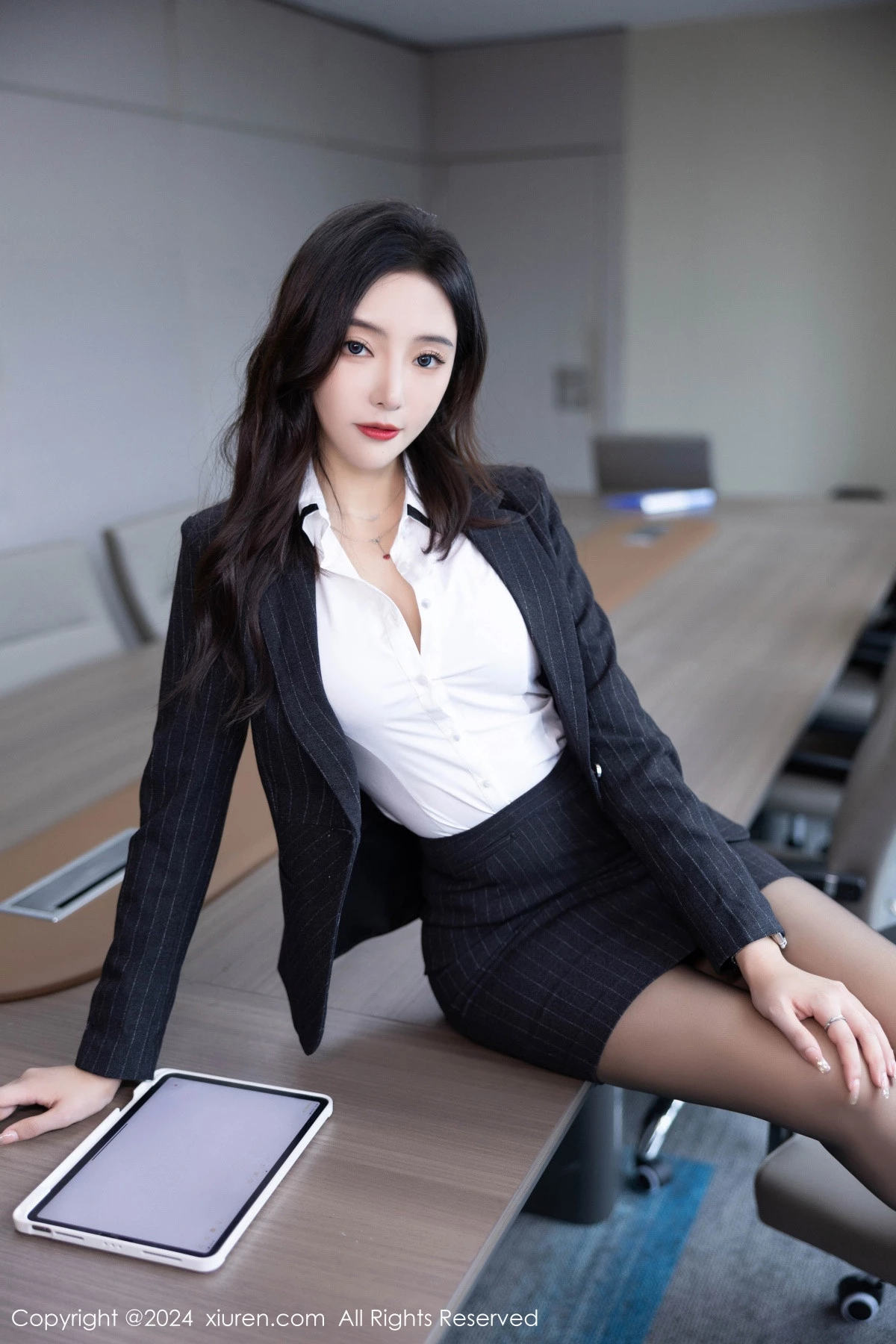 秀人集.com_[XiuRen秀人网]No.8656_女神王馨瑶yanni性感深色OL制服露粉色内衣配超薄黑丝诱惑写真85P