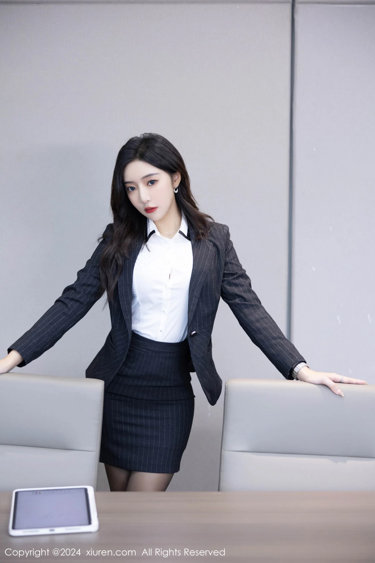 秀人集.com_[XiuRen秀人网]No.8656_女神王馨瑶yanni性感深色OL制服露粉色内衣配超薄黑丝诱惑写真85P