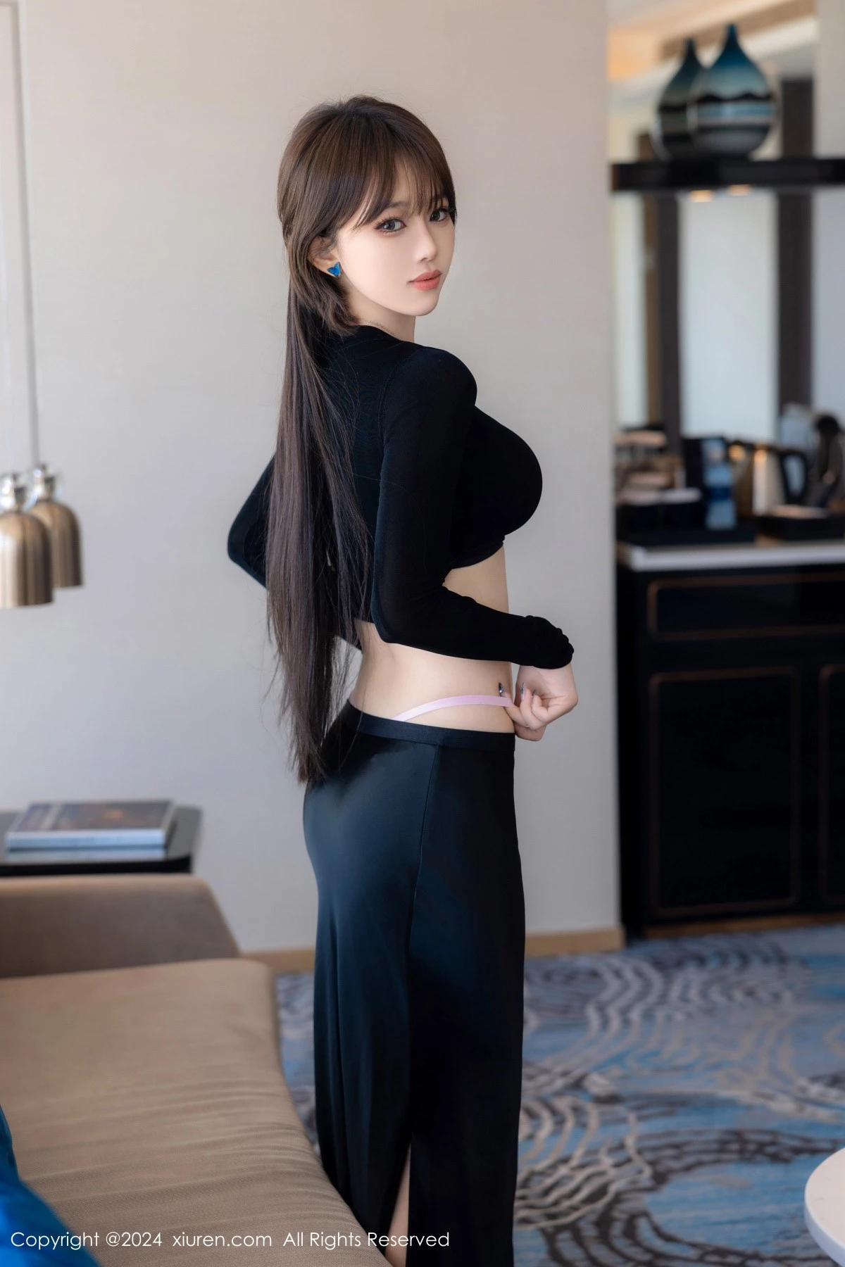 秀人集.com_[XiuRen秀人网]No.8661_模特奶瓶性感黑色上衣配黑色长裙露粉黑内衣秀曼妙身姿诱惑写真83P