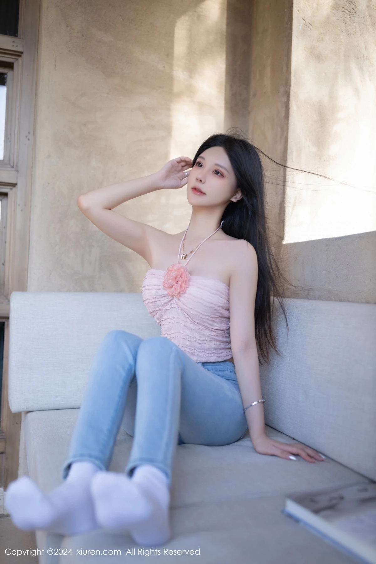 秀人集.com_[XiuRen秀人网]No.8672_模特幼幼性感粉色上衣配蓝色牛仔裤半脱秀翘臀美腿撩人诱惑写真80P