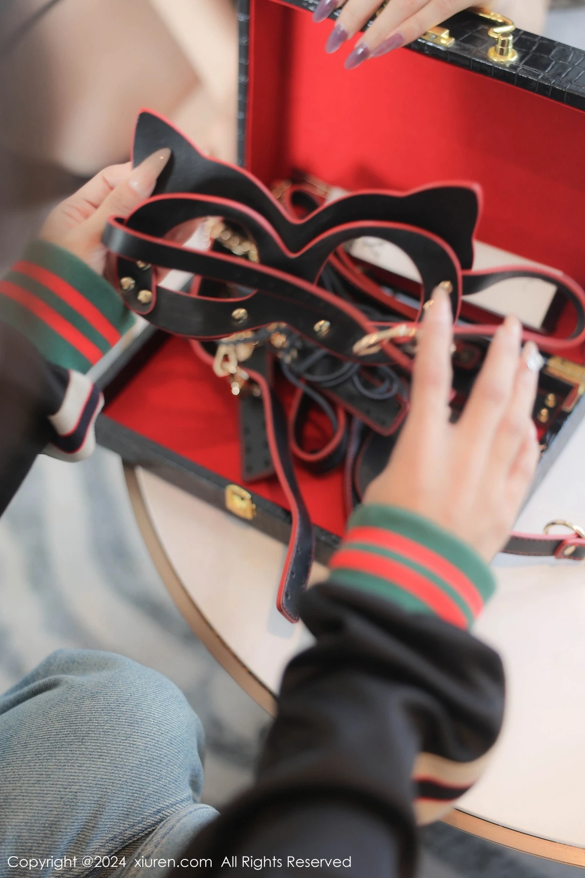 秀人集.com_[XiuRen秀人网]No.8668_模特合集周周不吃香菜私房性感姐妹花黑色内衣完美诱惑写真85P