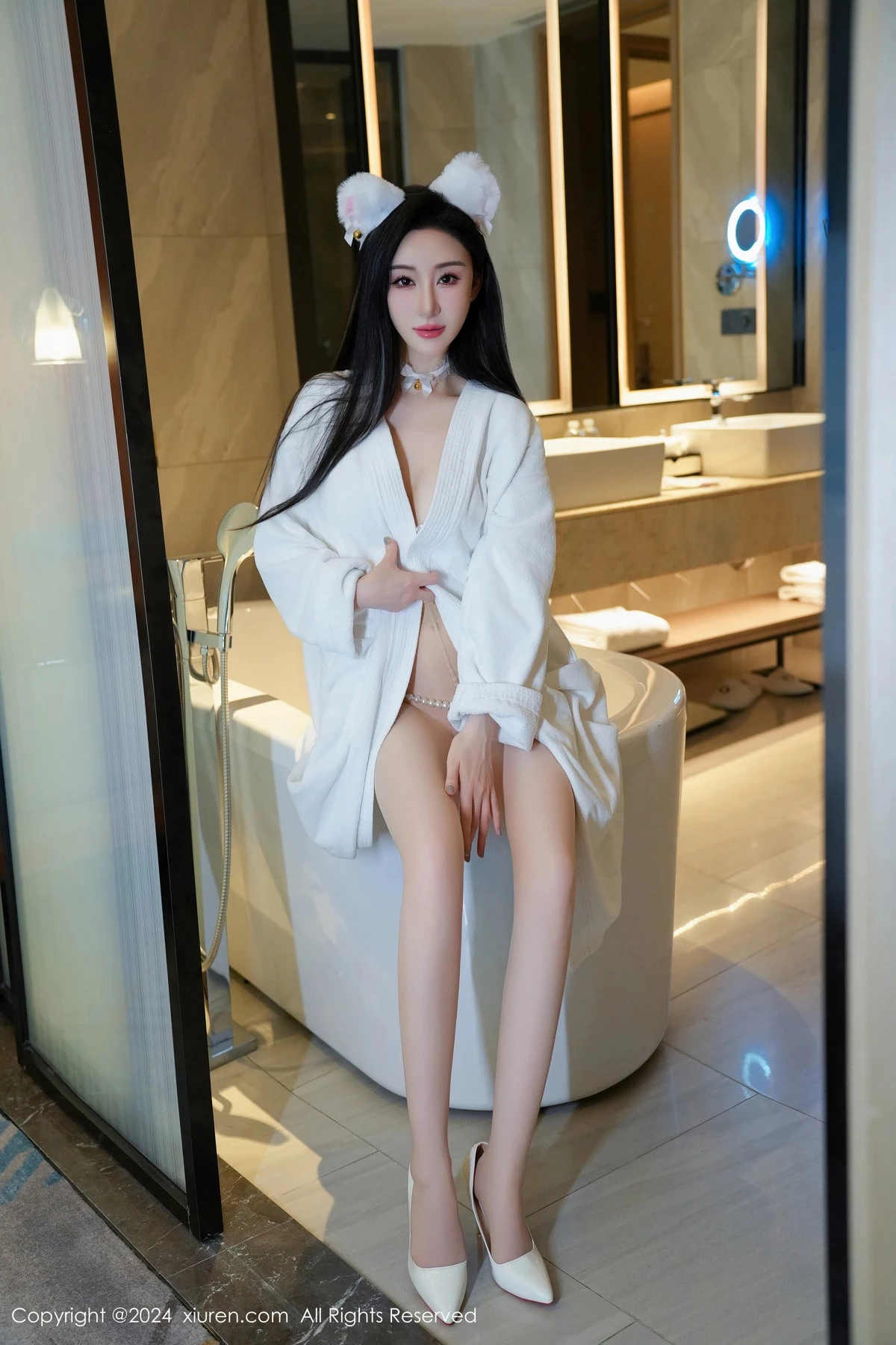 秀人集.com_[XiuRen秀人网]No.8679_模特田兮白性感白色珍珠情趣内衣配超薄白丝秀惹火身材诱惑写真124P