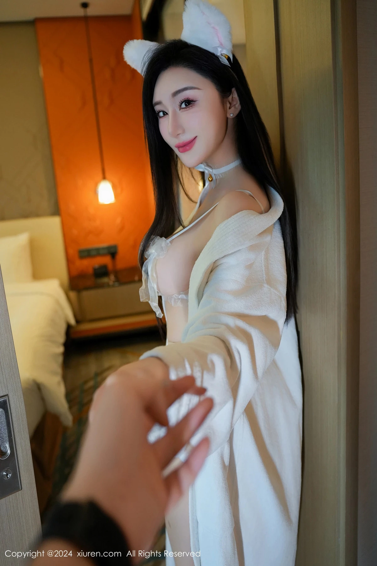 秀人集.com_[XiuRen秀人网]No.8679_模特田兮白性感白色珍珠情趣内衣配超薄白丝秀惹火身材诱惑写真124P