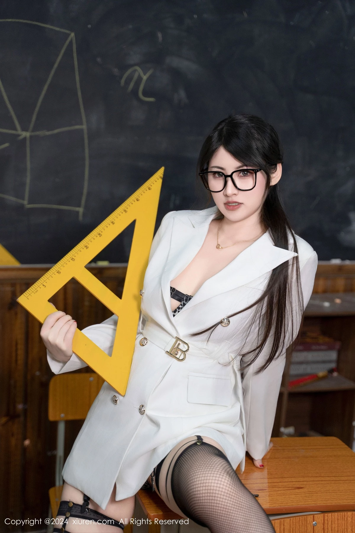 秀人集.com_[XiuRen秀人网]No.8694_模特诗诗kiki教室场景豹纹情趣内衣配黑丝袜秀丰腴身材诱惑写真94P