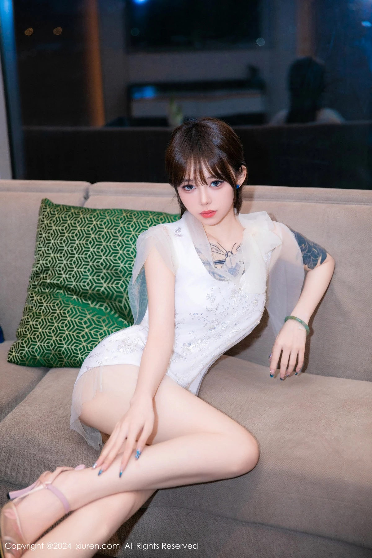 秀人集.com_[XiuRen秀人网]No.8696_模特奶瓶性感白色连衣短裙露粉色情趣内衣秀曼妙身姿诱惑写真81P