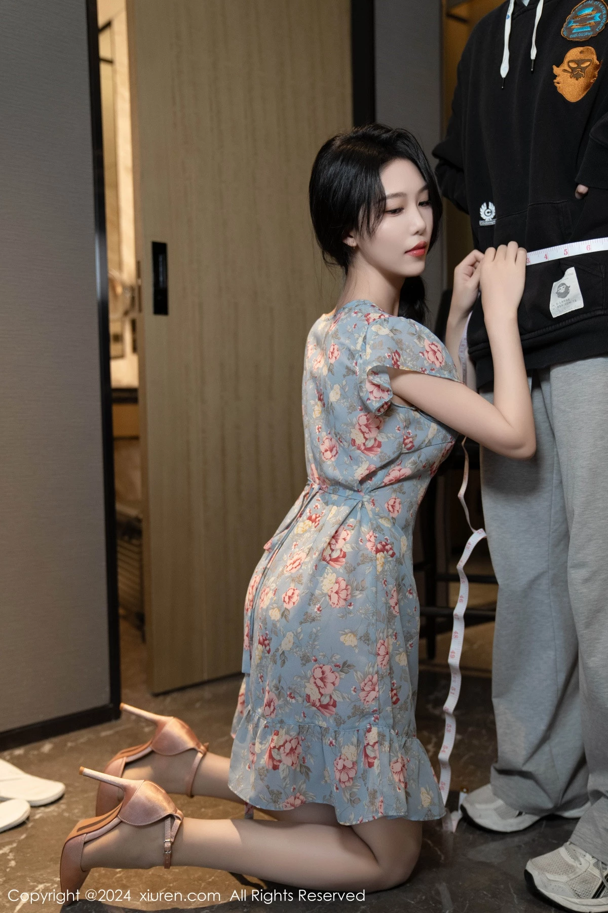 秀人集.com_[XiuRen秀人网]No.8704_模特利世性感花纹图案连衣短裙配超薄肉丝秀曼妙身姿诱惑写真80P