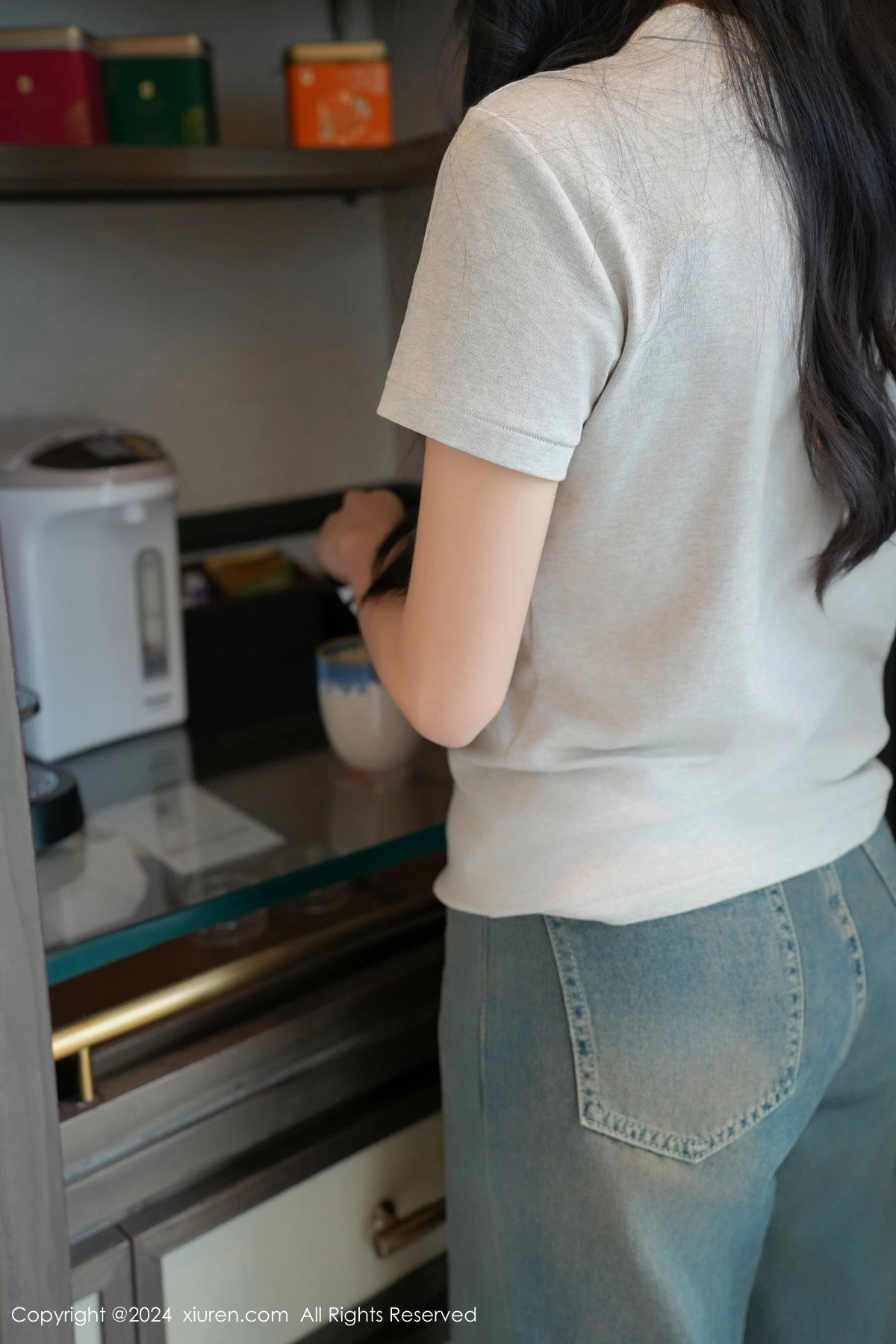 秀人集.com_[XiuRen秀人网]No.8711_模特白茹雪灰上衣露性感红色内衣配超薄灰丝秀丰腴身材诱惑写真85P