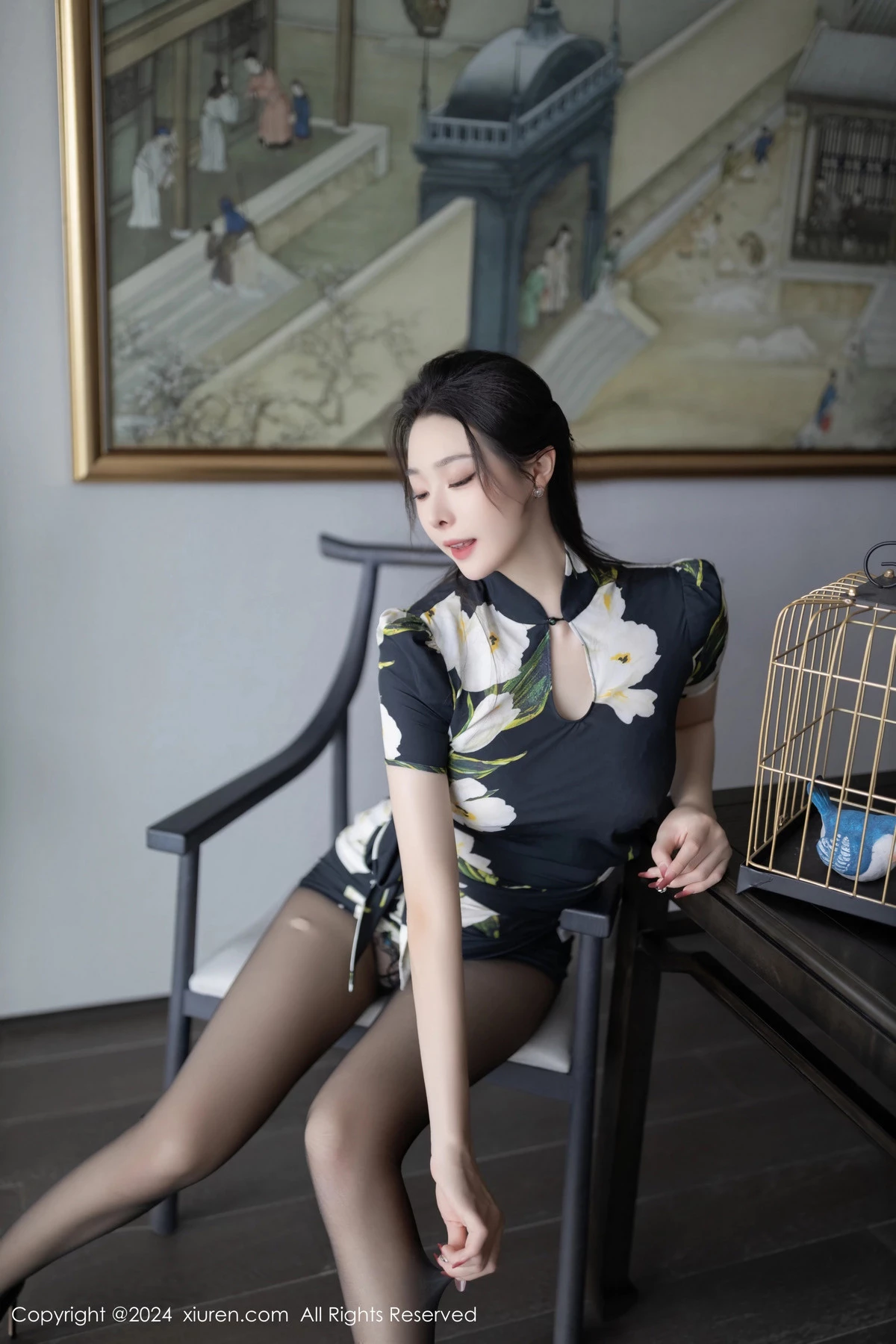 秀人集.com_[XiuRen秀人网]No.8768_模特小逗逗性感花色图案连衣短裙配超薄黑丝秀曼妙身姿诱惑写真80P