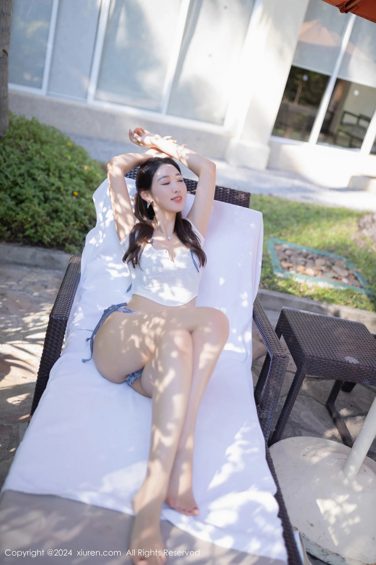 秀人集.com_[XiuRen秀人网]No.8786_模特唐安琪户外性感白色T恤配牛仔短裤半脱秀曼妙身姿诱惑写真82P