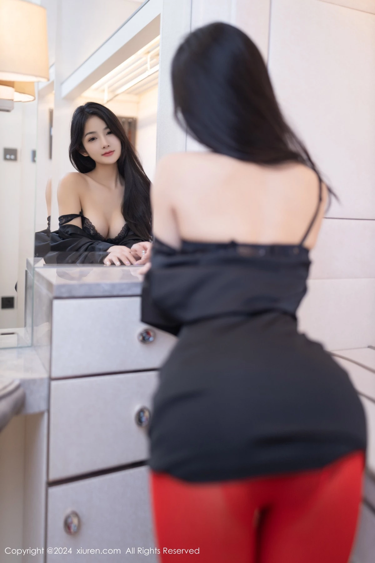 秀人集.com_[XiuRen秀人网]No.8801_模特谭小灵性感黑色连衣短裙配红色丝袜秀惹火身材撩人诱惑写真80P