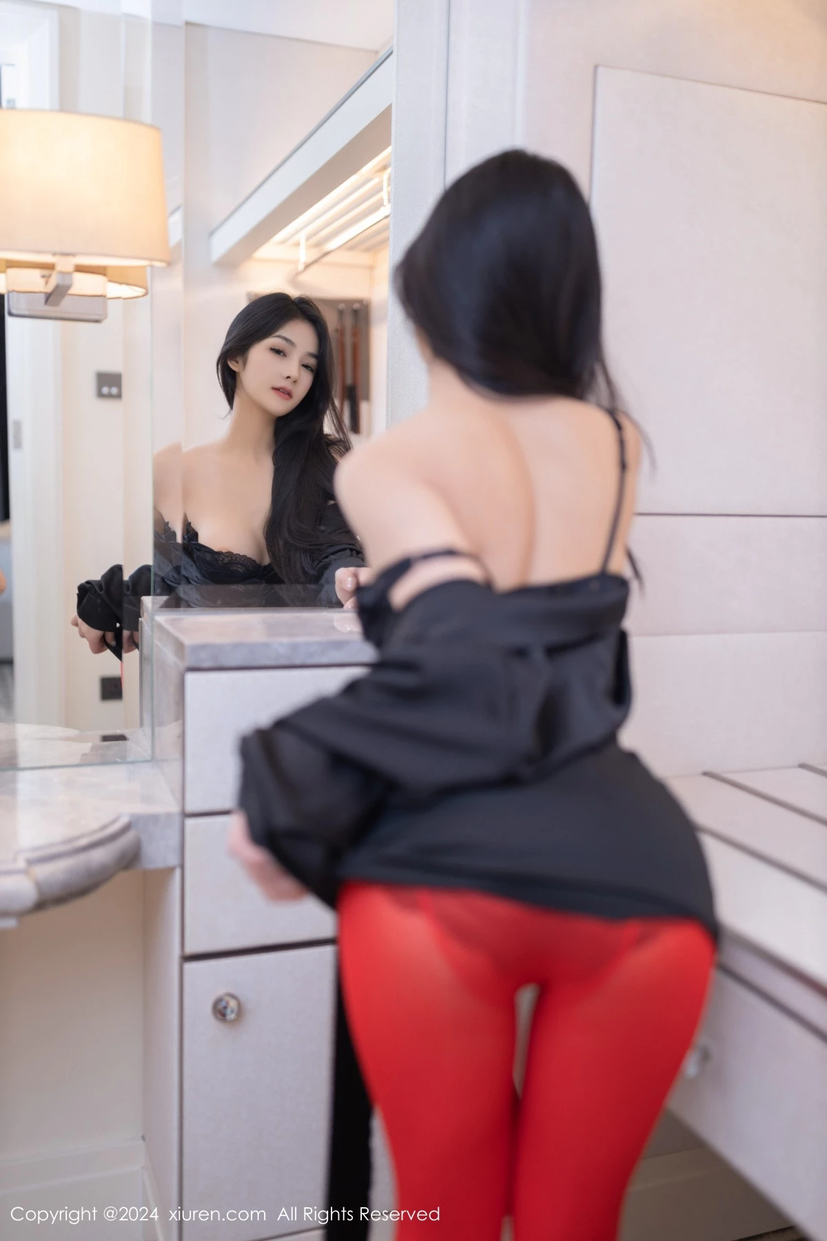 秀人集.com_[XiuRen秀人网]No.8801_模特谭小灵性感黑色连衣短裙配红色丝袜秀惹火身材撩人诱惑写真80P