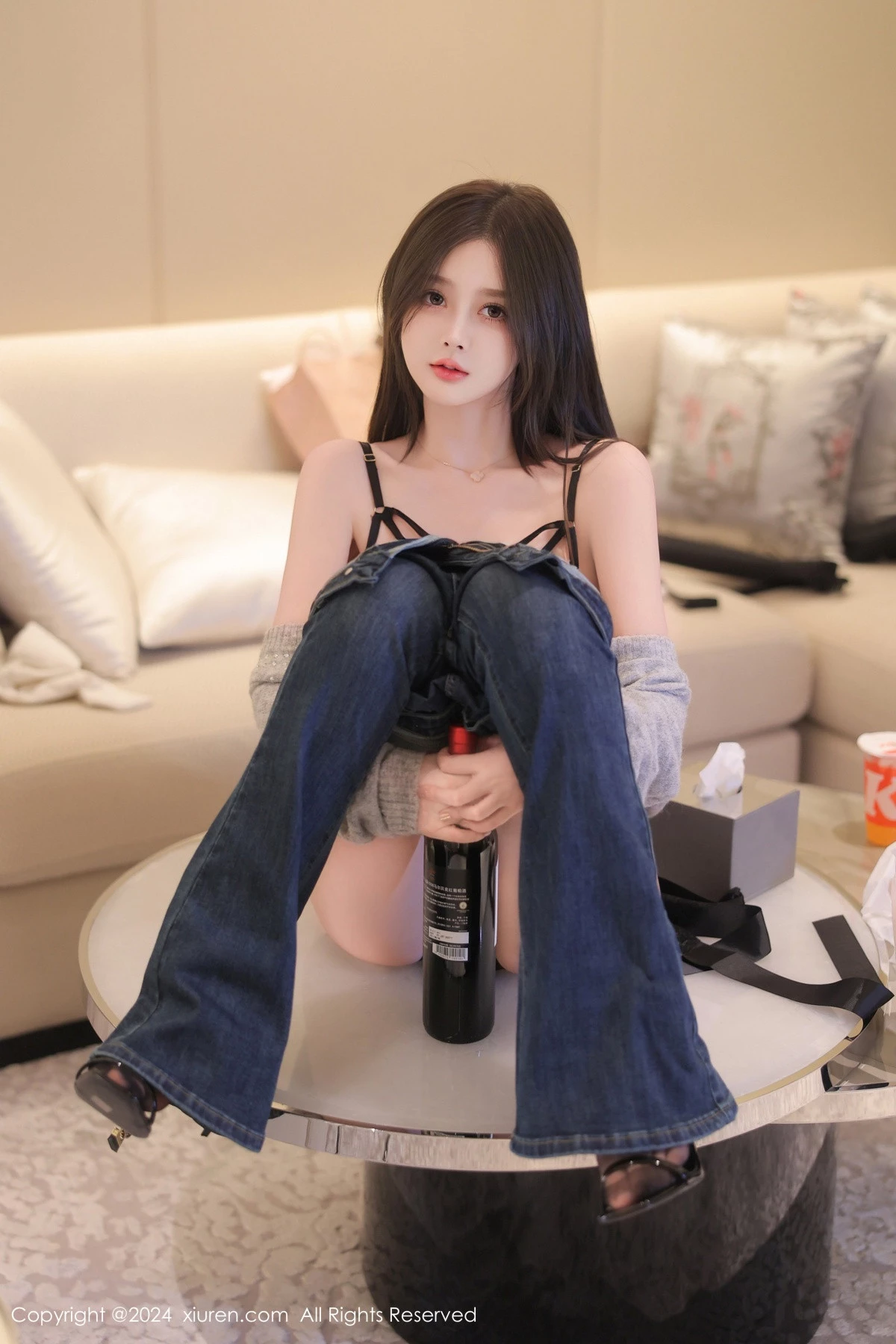 秀人集.com_[XiuRen秀人网]No.8806_模特奶喵喵灰色上衣露性感黑色蕾丝情趣内衣秀丰满身材诱惑写真81P