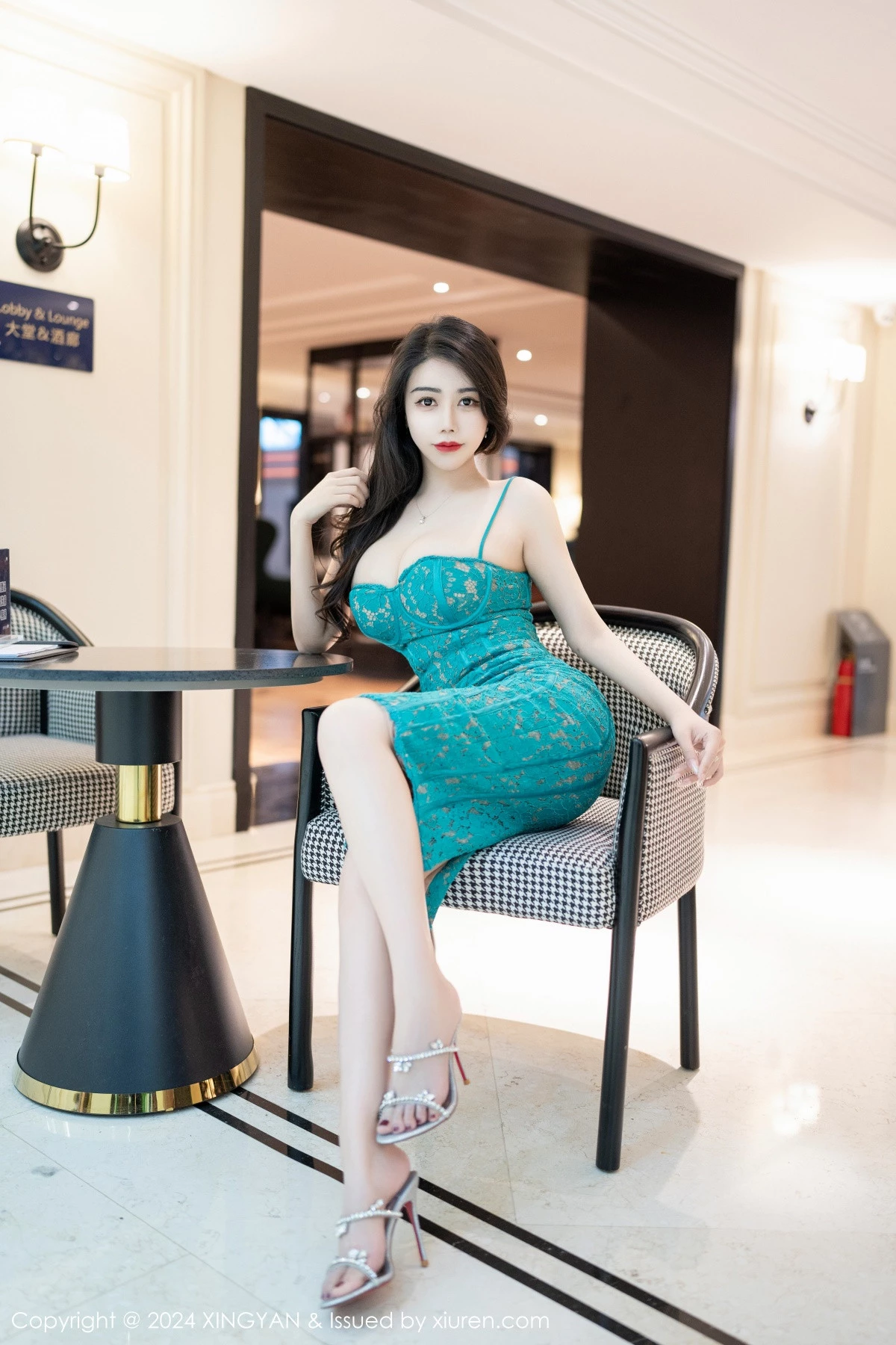 秀人集.com_[XINGYAN星颜社]VOL.251_模特李若汐性感蓝色蕾丝长裙+白色情趣服饰秀丰腴身姿诱惑写真81P