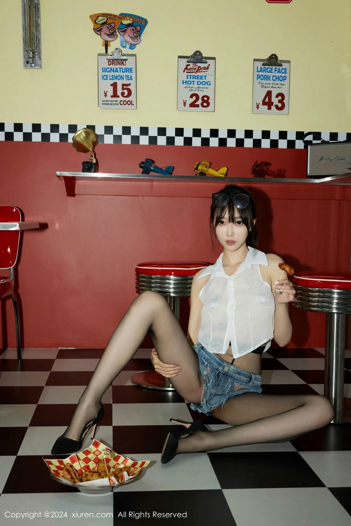 秀人集.com_[XiuRen秀人网]No.8811_模特玥儿玥er性感蓝色超短牛仔裤配超薄黑丝秀曼妙身姿诱惑写真74P