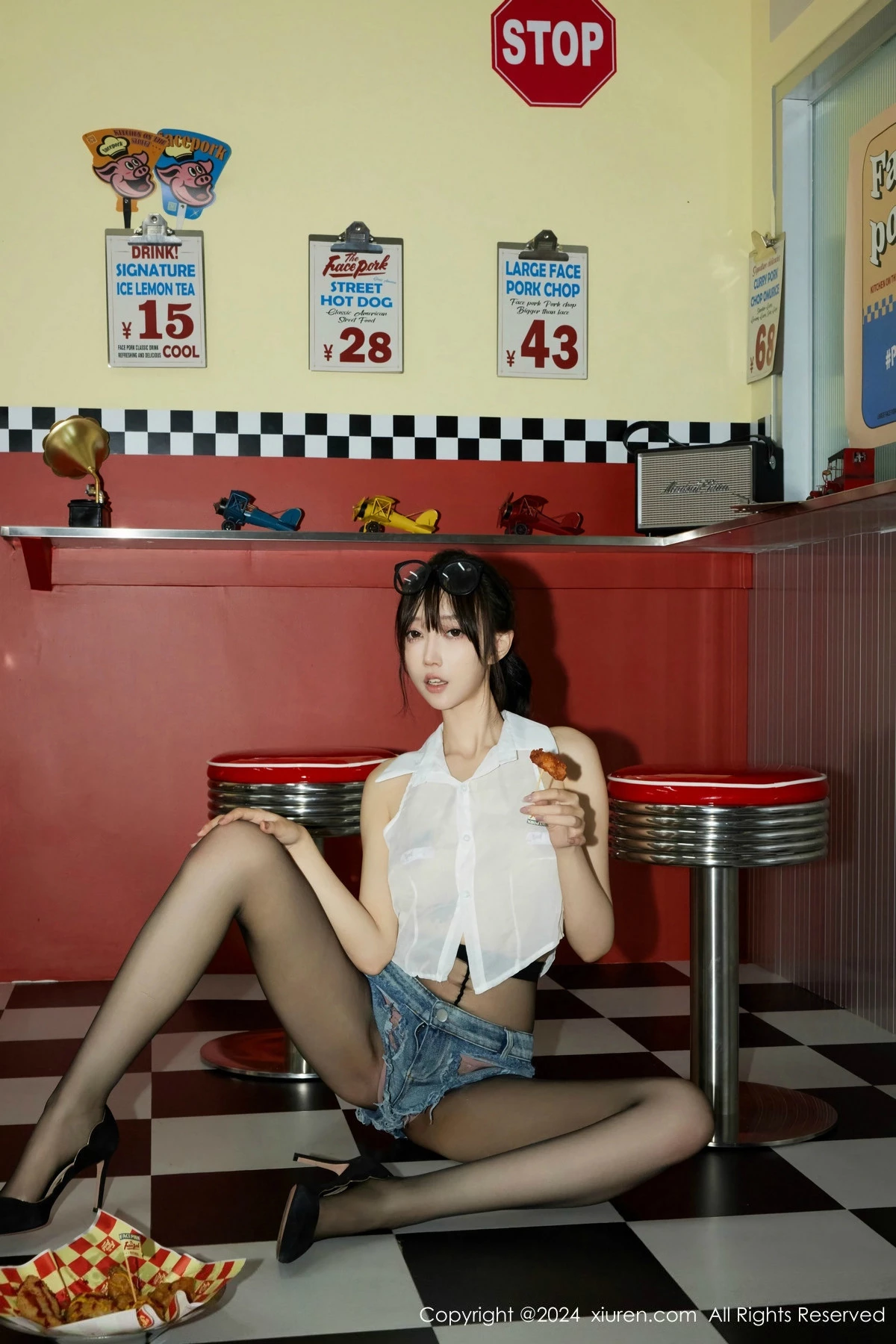 秀人集.com_[XiuRen秀人网]No.8811_模特玥儿玥er性感蓝色超短牛仔裤配超薄黑丝秀曼妙身姿诱惑写真74P