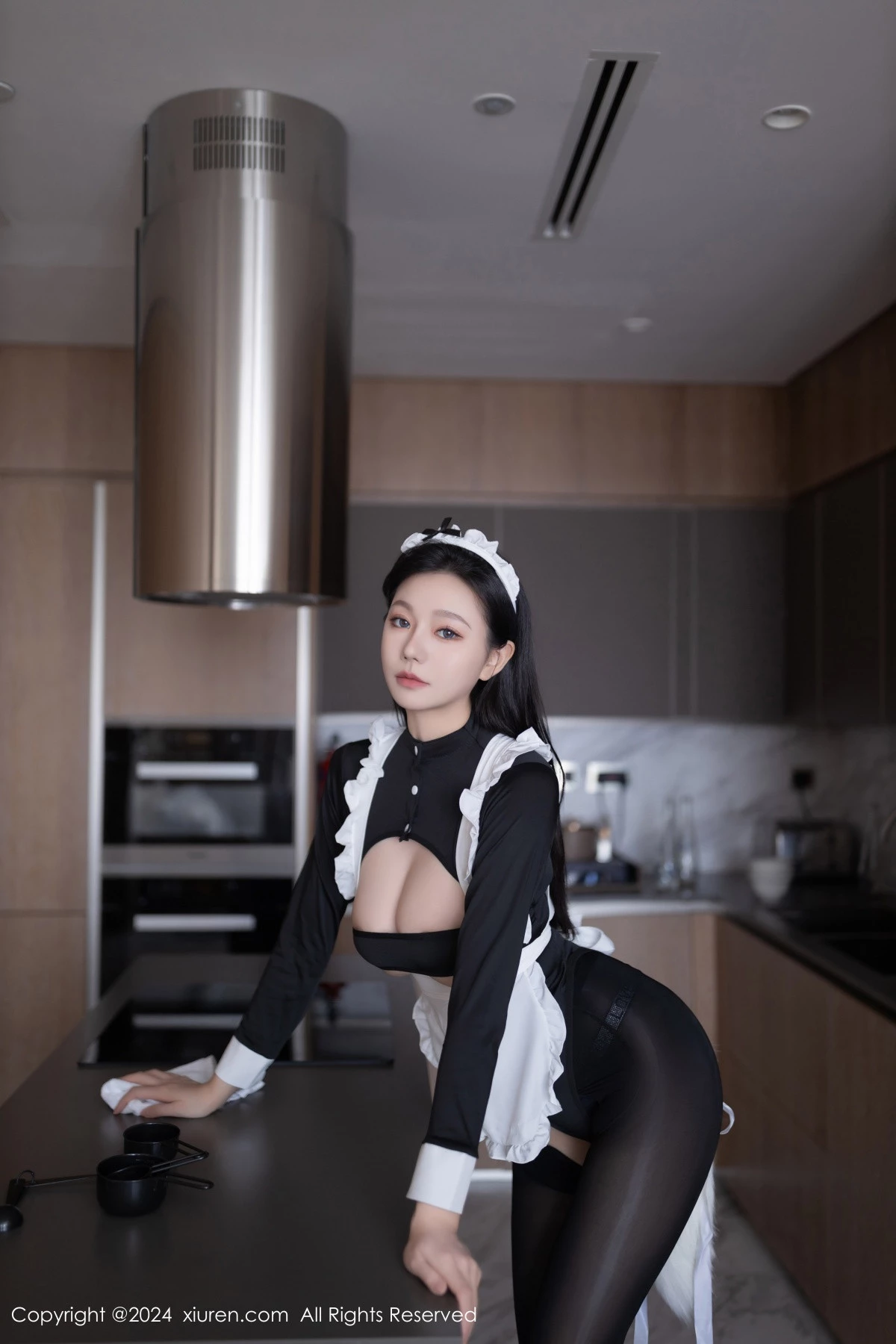 秀人集.com_[XiuRen秀人网]No.8720_模特安然anran性感黑色女仆服饰配黑丝裤袜秀柔美身段诱惑写真80P