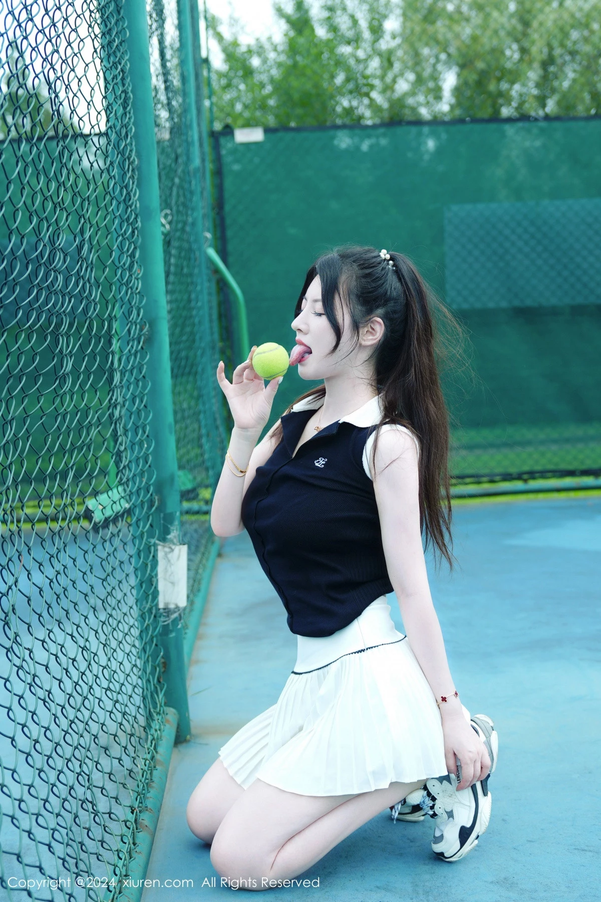 秀人集.com_[XiuRen秀人网]No.8821_模特诗诗kiki户外性感运动装露粉色内衣秀丰腴身姿惹火诱惑写真74P