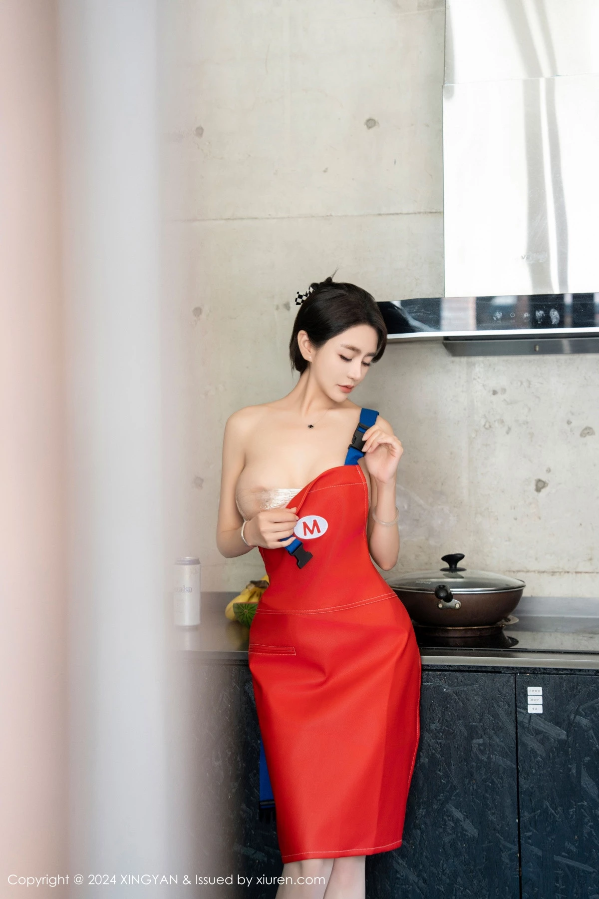 秀人集.com_[XINGYAN星颜社]VOL.253_模特林幼一厨房场景性感红色围裙配白丝袜秀丰腴身姿诱惑写真81P