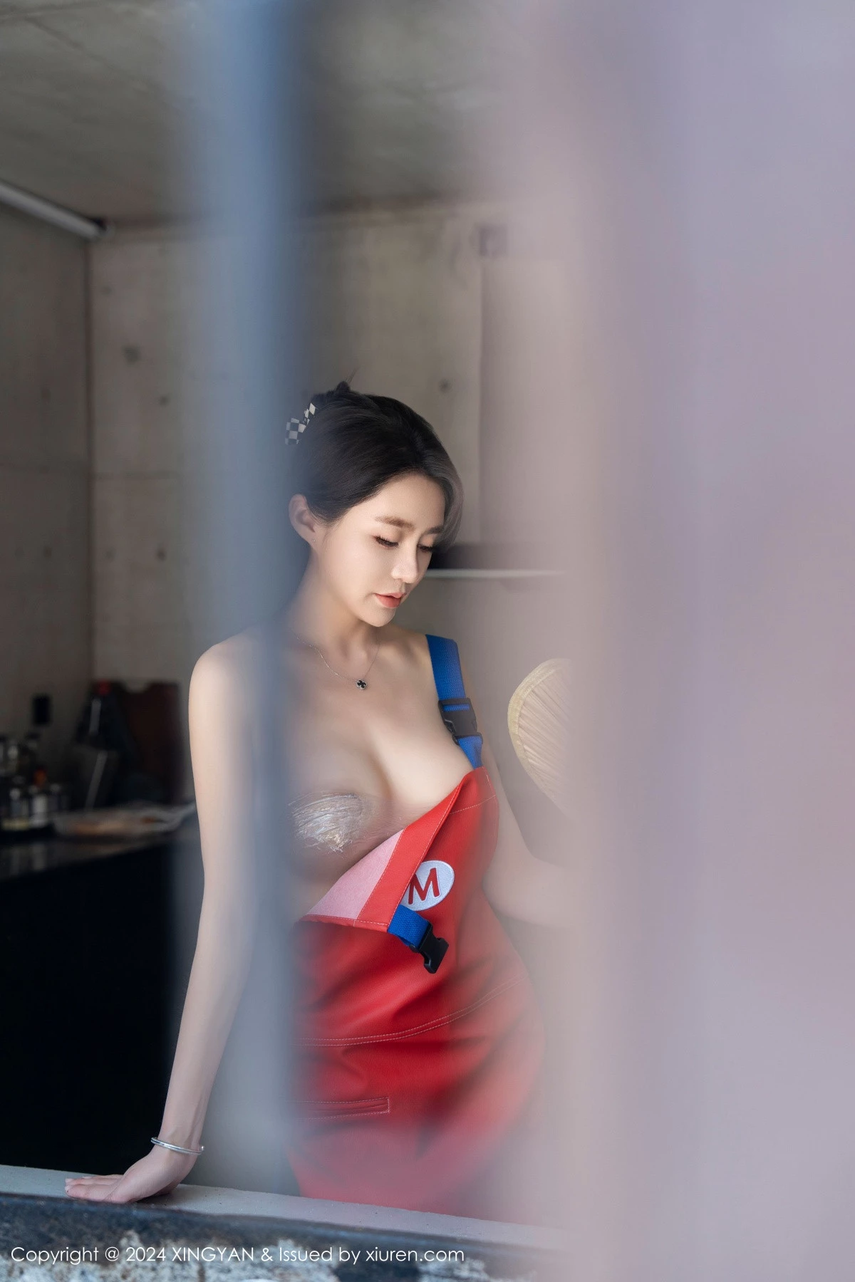 秀人集.com_[XINGYAN星颜社]VOL.253_模特林幼一厨房场景性感红色围裙配白丝袜秀丰腴身姿诱惑写真81P