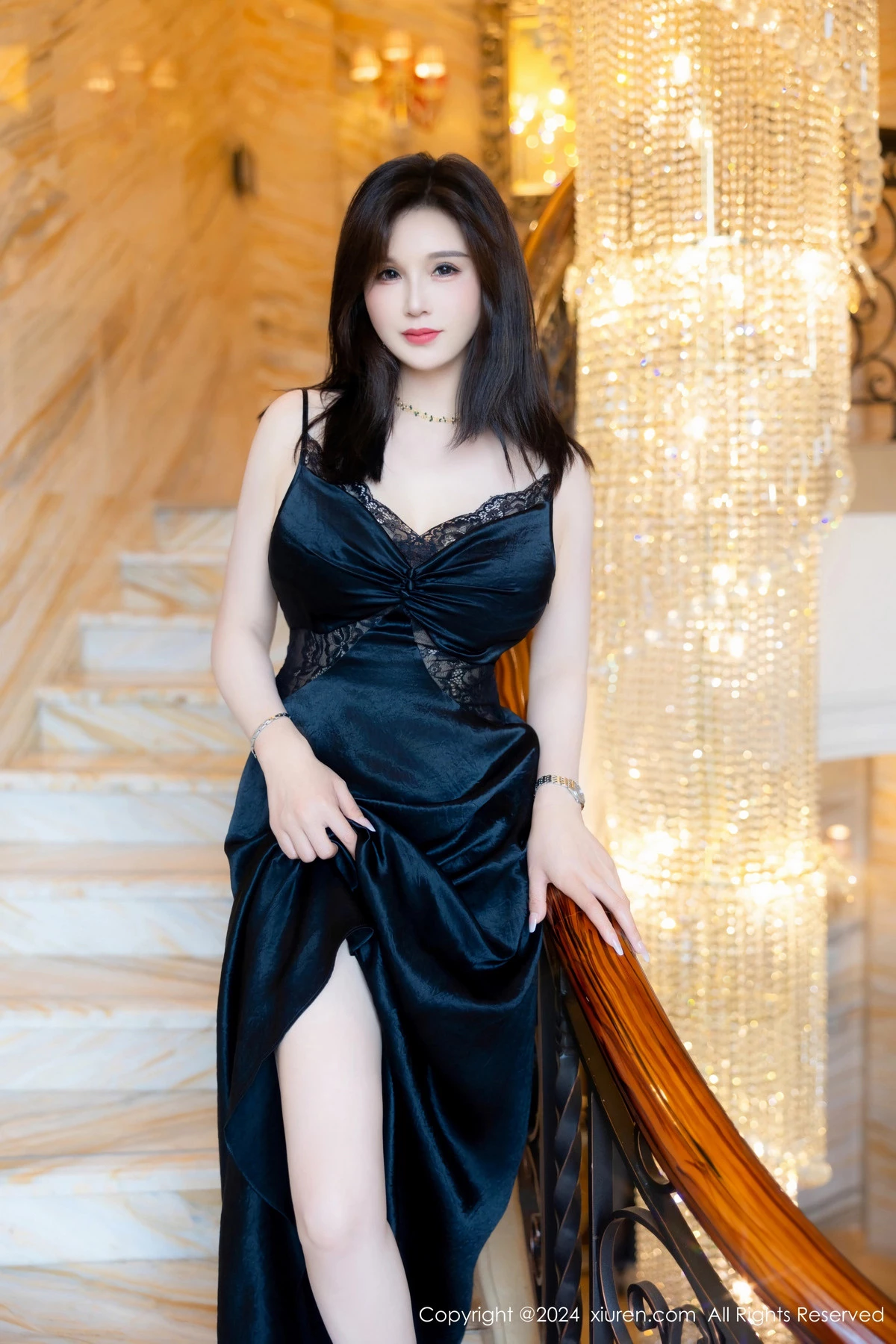 秀人集.com_[XiuRen秀人网]No.8825_模特水水姐黑色连衣裙露黑色情趣内衣配黑丝吊袜极致魅惑写真73P