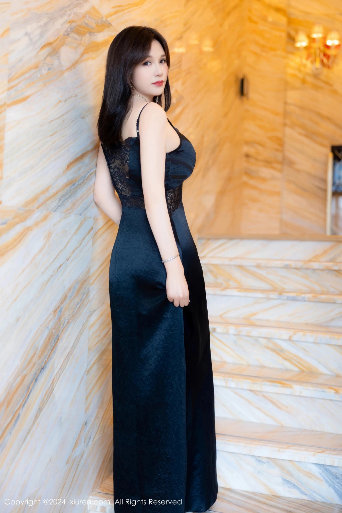 秀人集.com_[XiuRen秀人网]No.8825_模特水水姐黑色连衣裙露黑色情趣内衣配黑丝吊袜极致魅惑写真73P