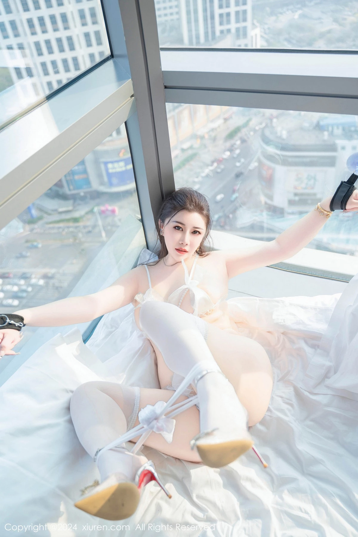 秀人集.com_[XiuRen秀人网]No.8837_模特王婉悠Queen白色蕾丝珍珠睡衣配白丝袜秀丰满身材诱惑写真82P
