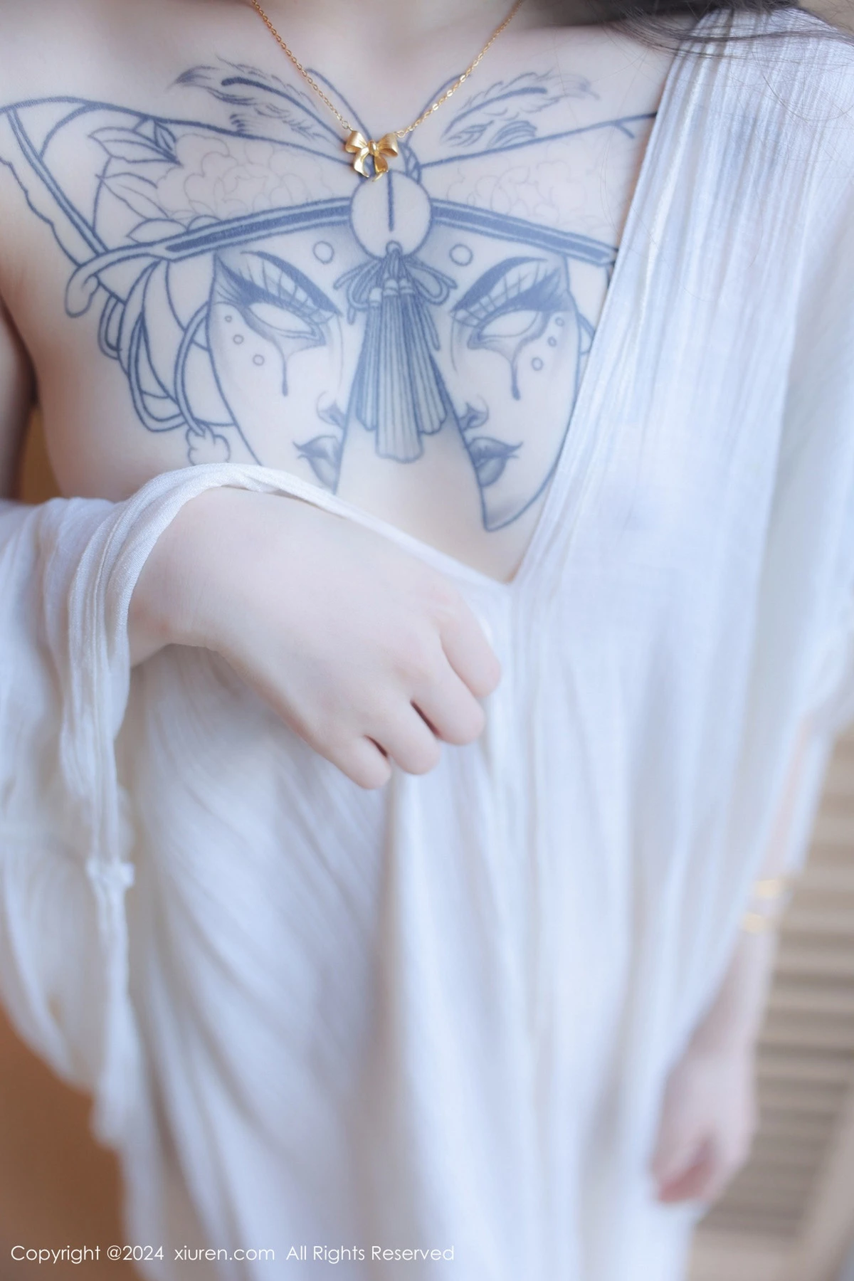 秀人集.com_[XiuRen秀人网]No.8842_新人模特夏竹性感浅色连衣裙+白色薄纱服饰秀曼妙身姿诱惑写真83P