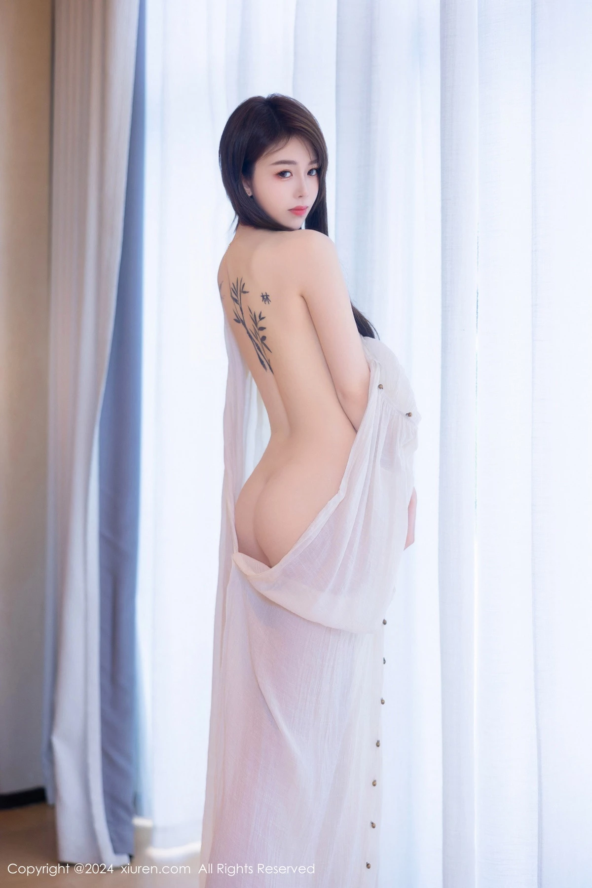 秀人集.com_[XiuRen秀人网]No.8842_新人模特夏竹性感浅色连衣裙+白色薄纱服饰秀曼妙身姿诱惑写真83P