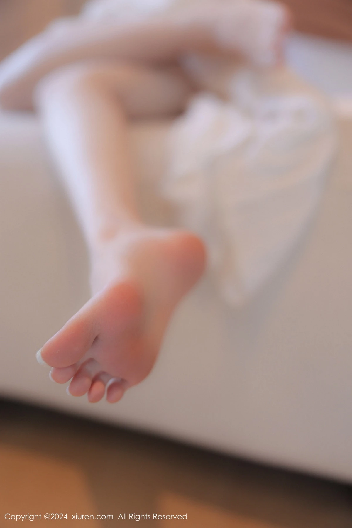 秀人集.com_[XiuRen秀人网]No.8842_新人模特夏竹性感浅色连衣裙+白色薄纱服饰秀曼妙身姿诱惑写真83P