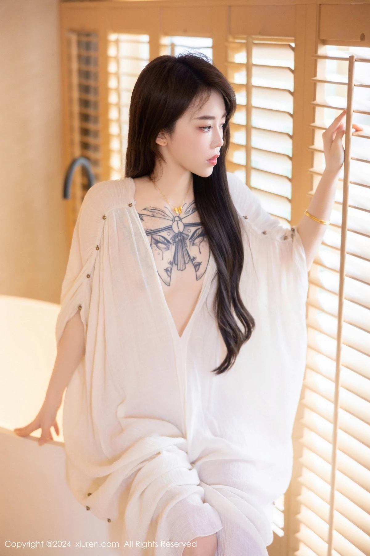 秀人集.com_[XiuRen秀人网]No.8842_新人模特夏竹性感浅色连衣裙+白色薄纱服饰秀曼妙身姿诱惑写真83P