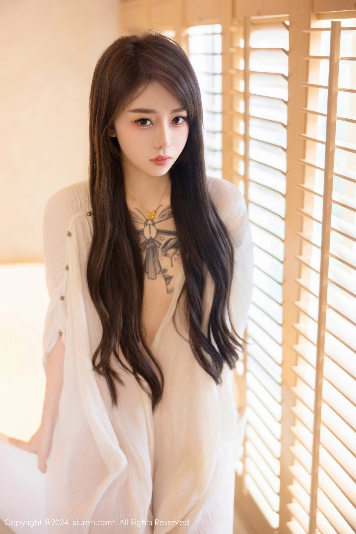 秀人集.com_[XiuRen秀人网]No.8842_新人模特夏竹性感浅色连衣裙+白色薄纱服饰秀曼妙身姿诱惑写真83P