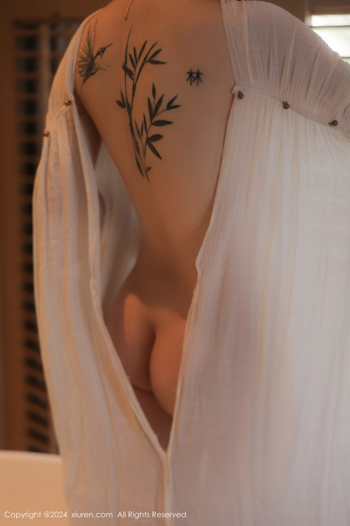 秀人集.com_[XiuRen秀人网]No.8842_新人模特夏竹性感浅色连衣裙+白色薄纱服饰秀曼妙身姿诱惑写真83P