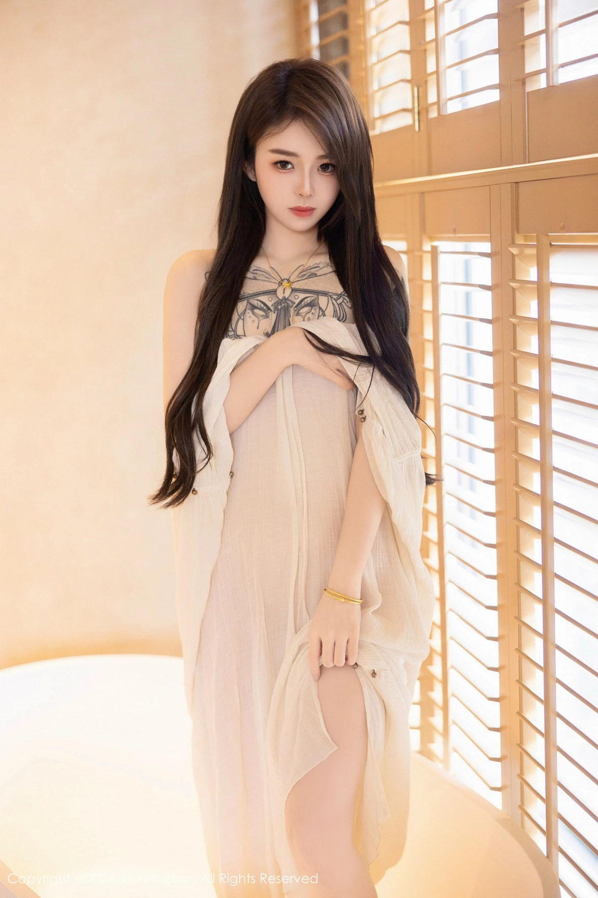 秀人集.com_[XiuRen秀人网]No.8842_新人模特夏竹性感浅色连衣裙+白色薄纱服饰秀曼妙身姿诱惑写真83P