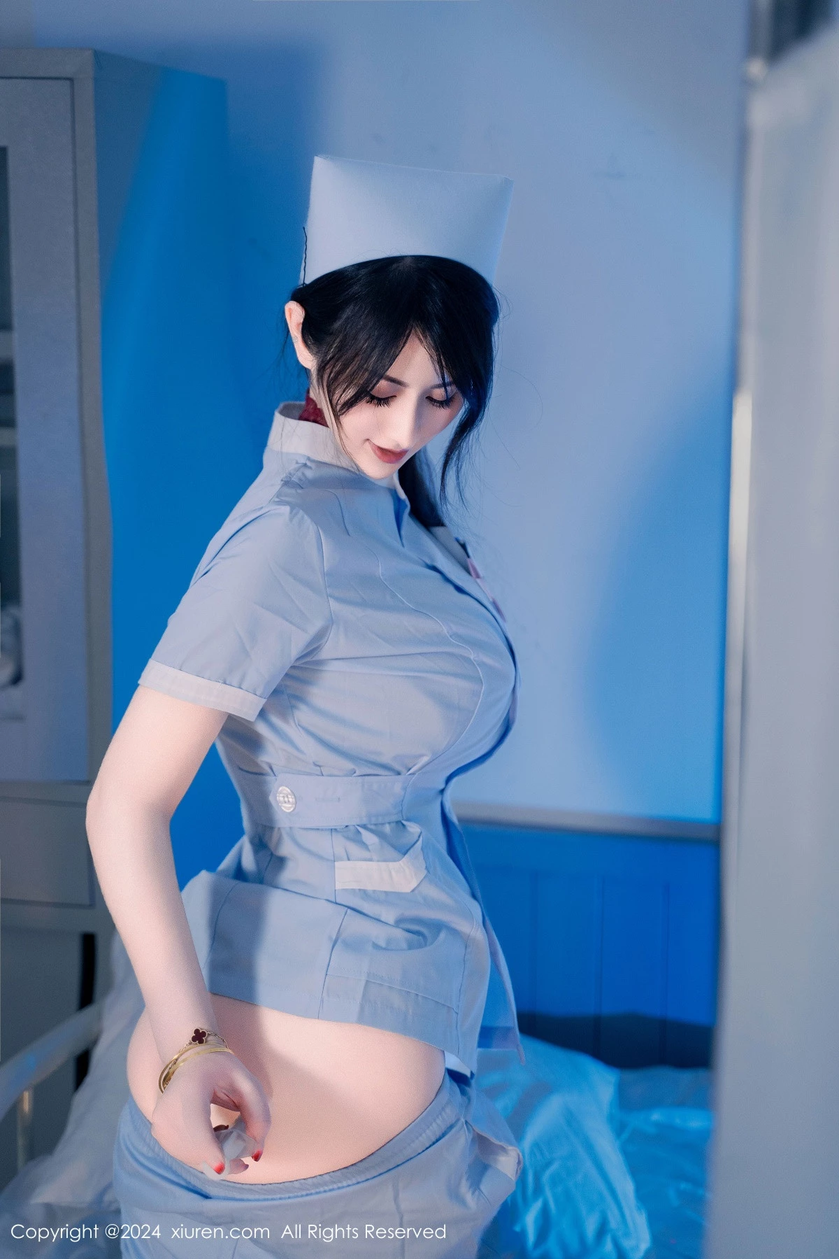 秀人集.com_[XiuRen秀人网]No.8859_模特诗诗kiki性感灰色护士服露红色蕾丝内衣秀丰满身材诱惑写真114P