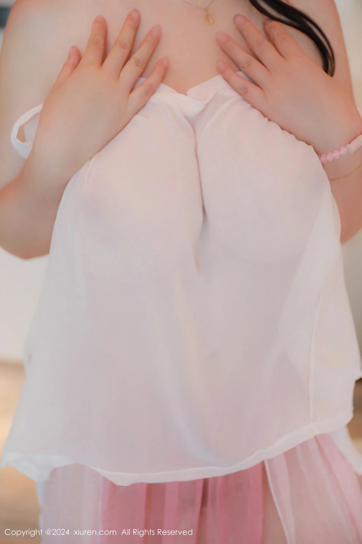 秀人集.com_[XiuRen秀人网]No.8724_模特陈柒柒性感粉色轻透布兜配粉色薄纱服饰秀丰满身材诱惑写真86P