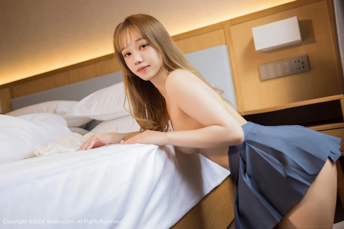 秀人集.com_[XiuRen秀人网]No.8722_模特甜白酱性感白上衣配百褶短裙露白丝袜秀白嫩美腿诱惑写真66P